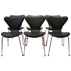 Set Of Six Series Seven Chairs Model 3107 In Black leather By Arne Jacobsen