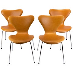 Set of 6 Seven Chairs, Model 3107, Designed by Arne Jacobsen
