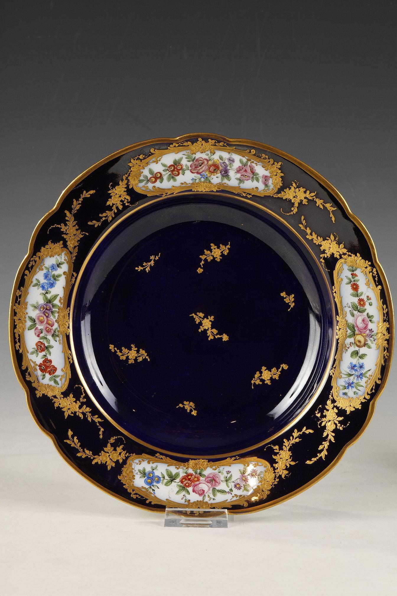 Set of 6 Sèvres Style Porcelain Plates, France, Circa 1880 For Sale 4