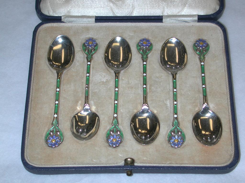 Set of 6 silver and enamel coffee spoons, Mappin & Webb, 1933, Birmingham.
Beautifully enamelled in an Arts & Crafts style.
In original leather box lined with velvet and satin.
 