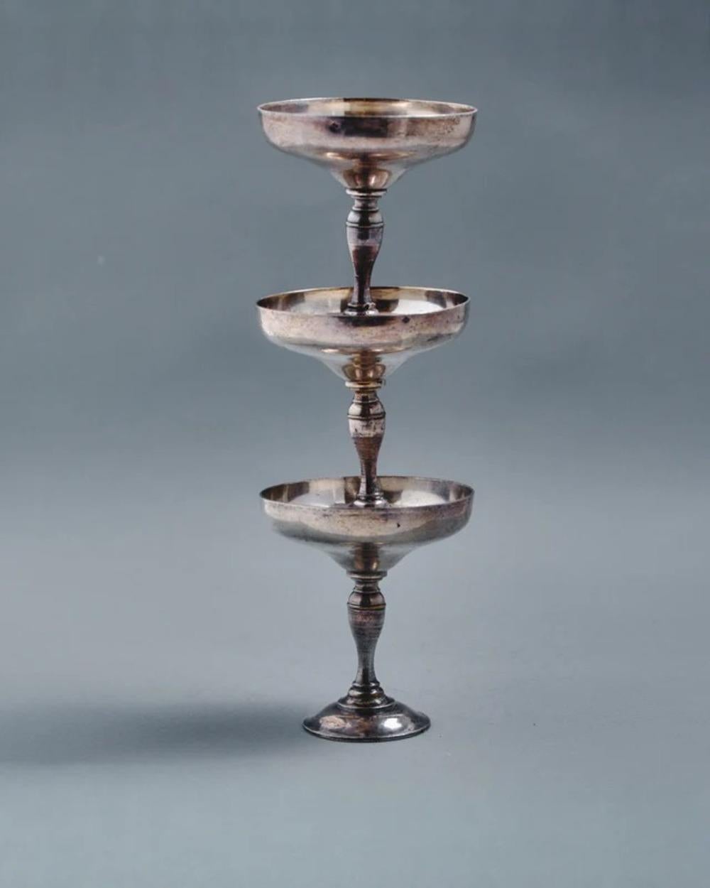 20ième siècle Set de 6 coupes à champagne en métal argenté en vente