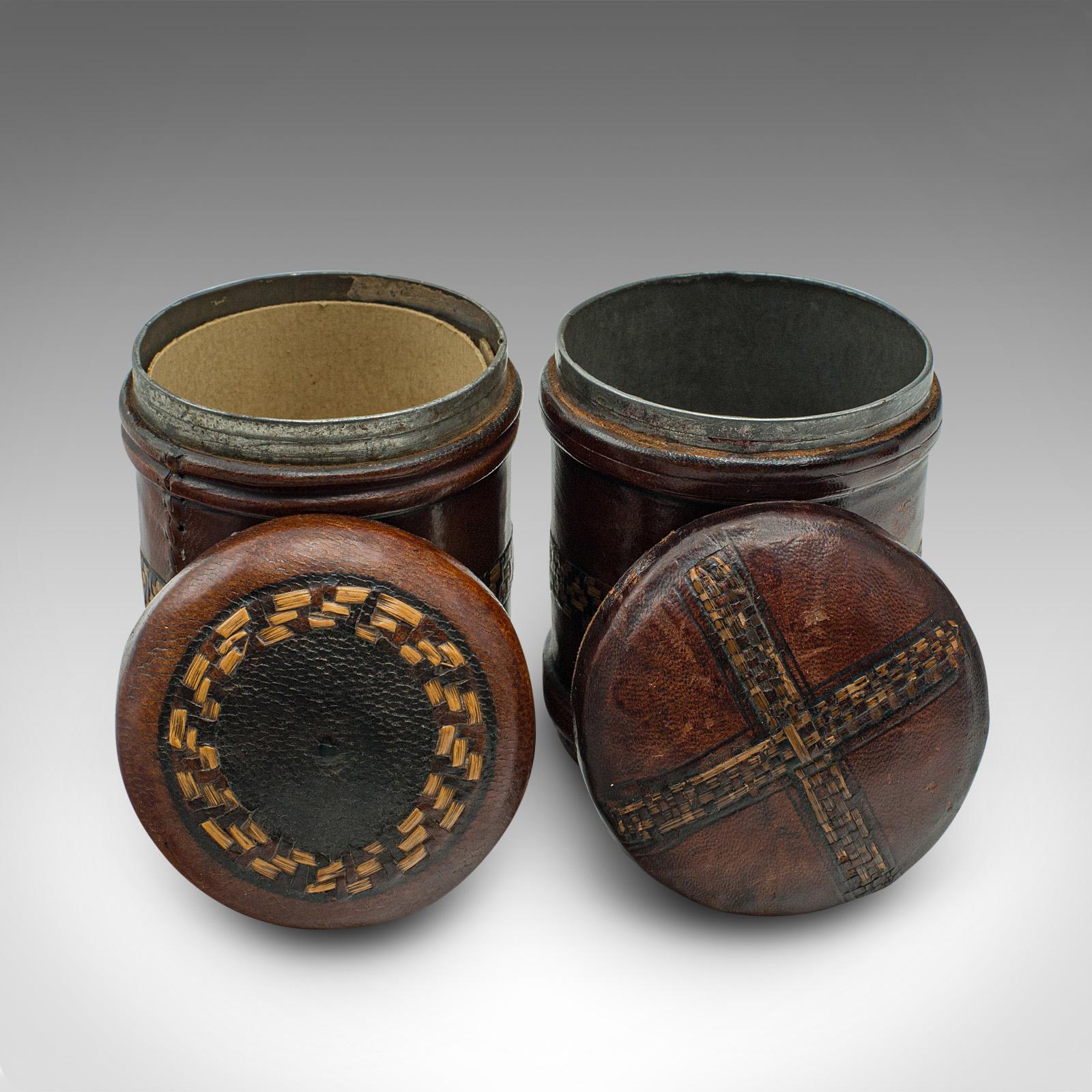 XX secolo Set di 6 piccoli barattoli antichi, inglesi, in pelle, per sigarette, CIRCA 1920 in vendita
