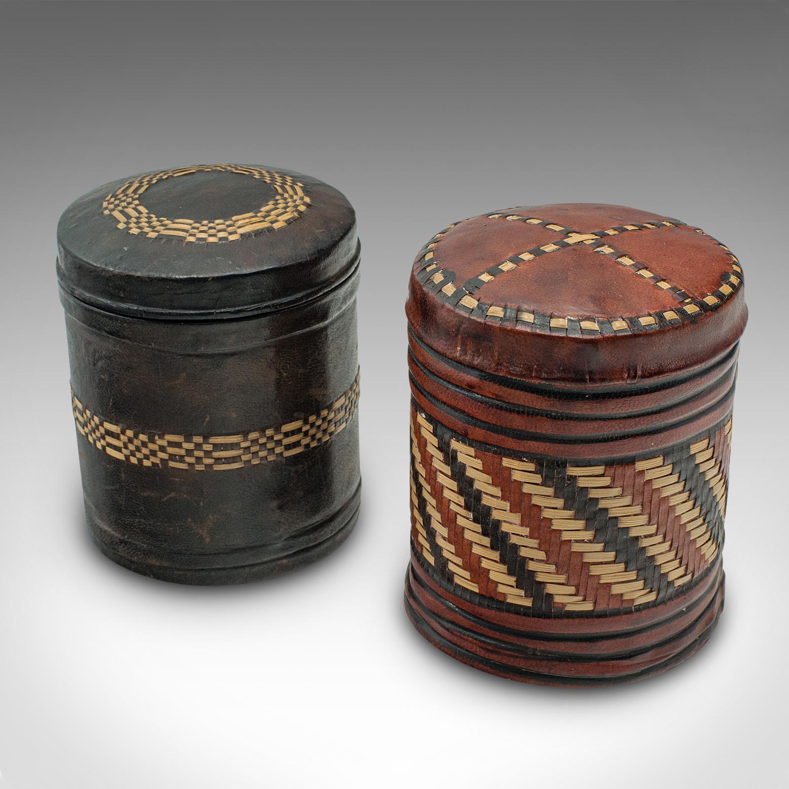 Pelle Set di 6 piccoli barattoli antichi, inglesi, in pelle, per sigarette, CIRCA 1920 in vendita