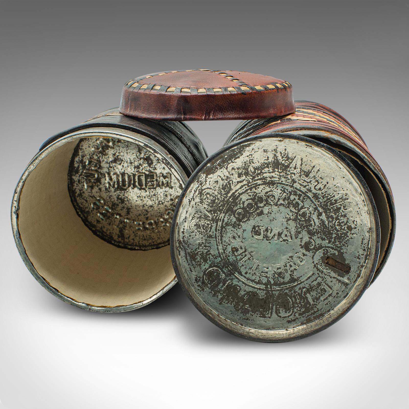 Set di 6 piccoli barattoli antichi, inglesi, in pelle, per sigarette, CIRCA 1920 in vendita 2