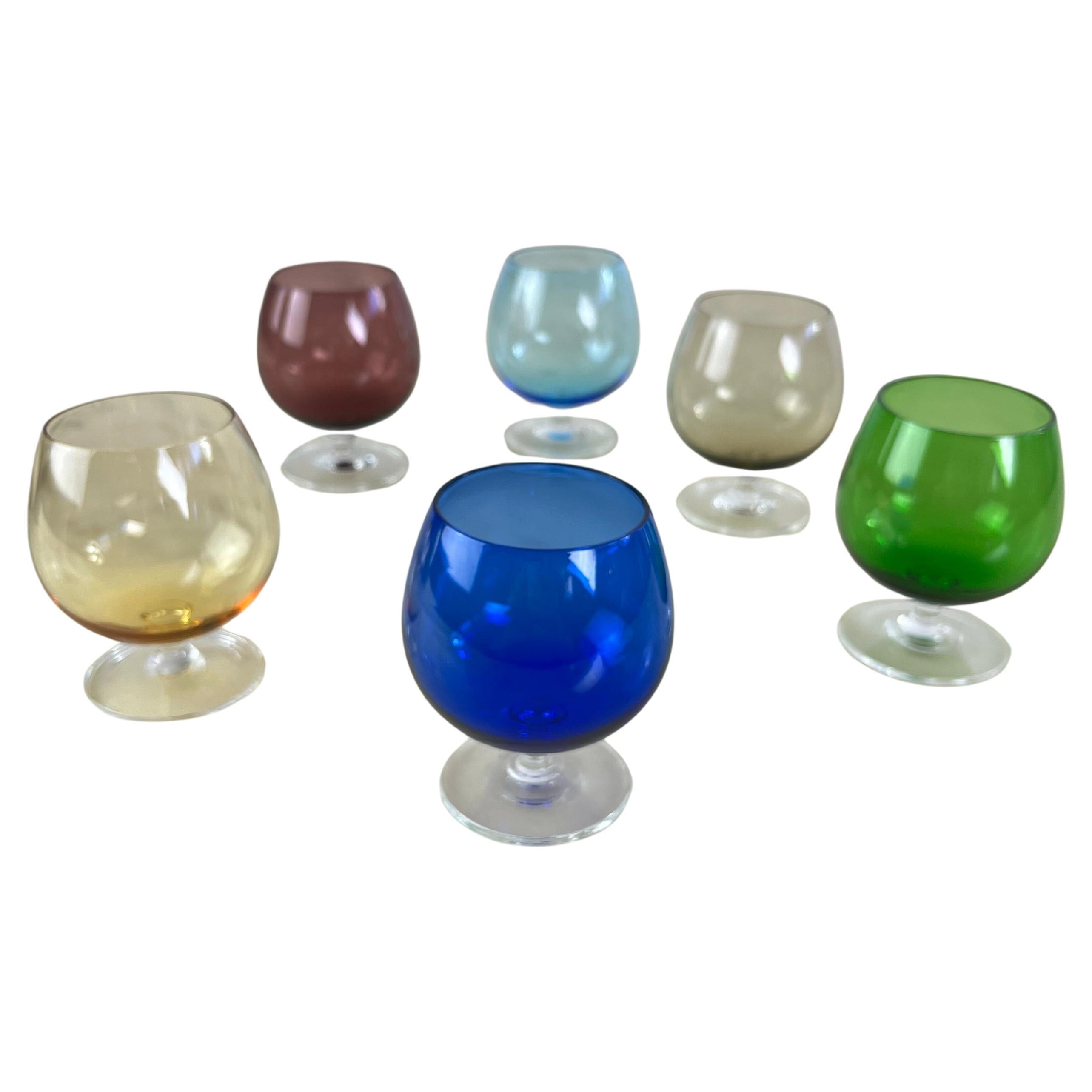 Juego de 6 copas pequeñas de coñac de mediados de siglo en cristal de Murano coloreado, años 50