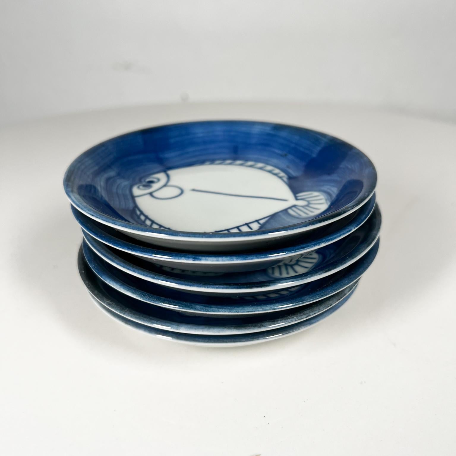 Modern Painted Blue and White Snack Plates Set of 6 Japan
Decorative Fish design on plates.
4.63 diameter x .75 tall
Some are stamped Made in Japan.
Unrestored vintage condition.
Review images listed please.

