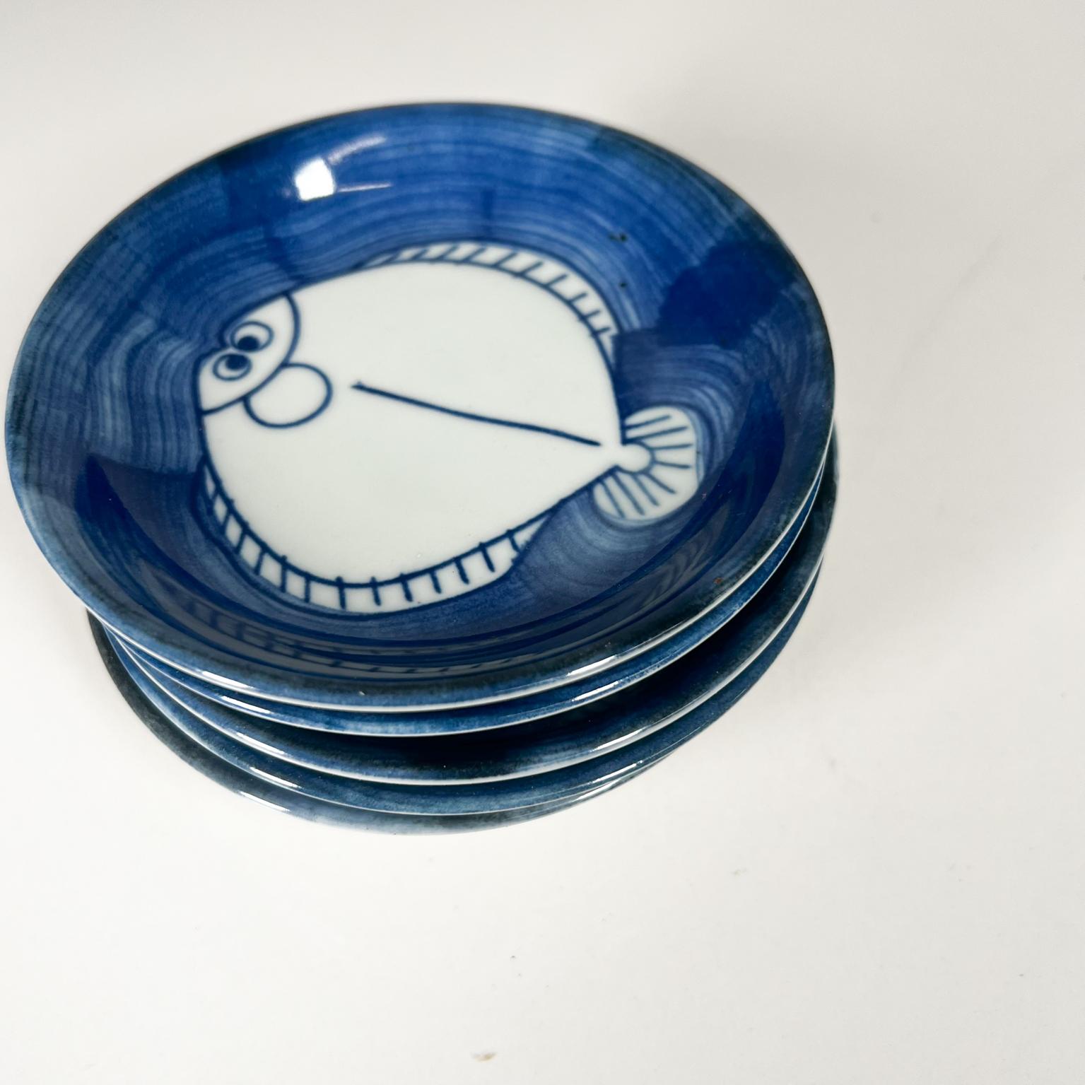 Set of 6 Snack Plates Modern Blue and White Fish from Japan In Good Condition In Chula Vista, CA