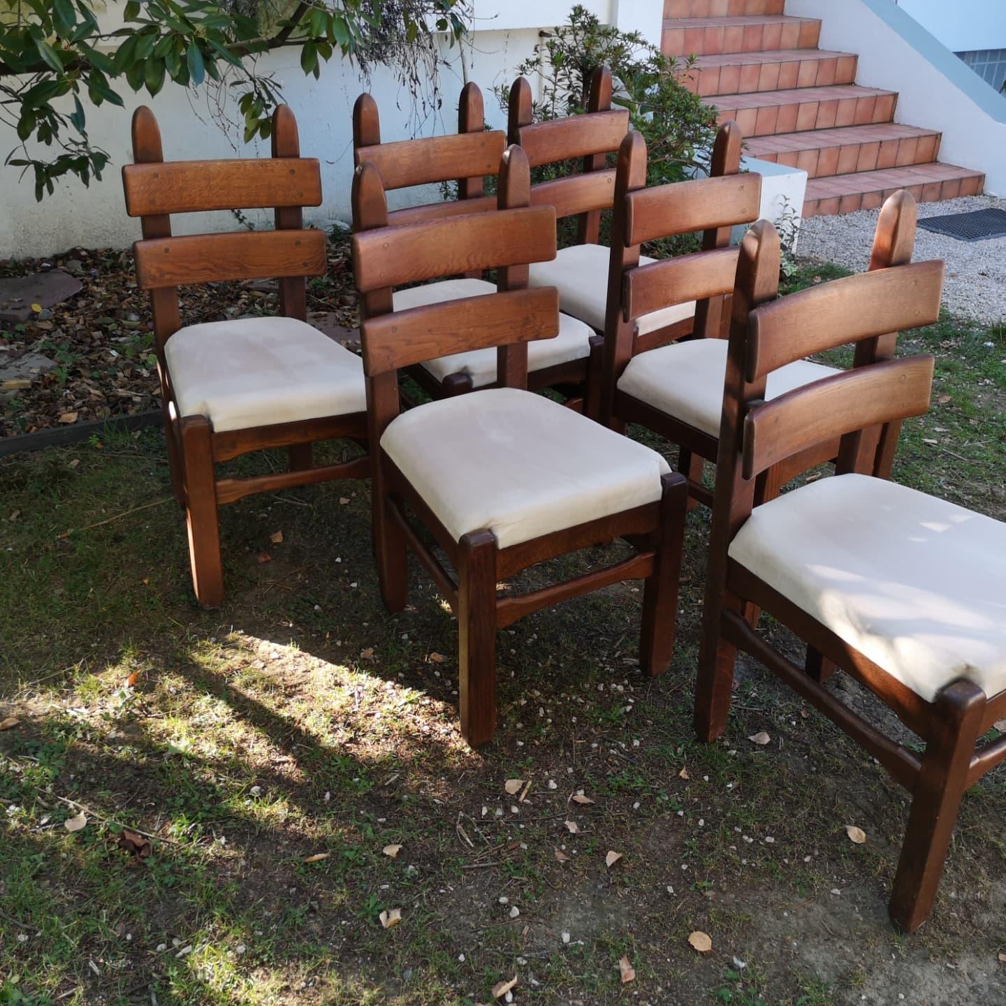 Set of 6 Solid French Oak and Alcantara Brutalist Chairs Charles Dudouyt  In Good Condition For Sale In TARBES, FR