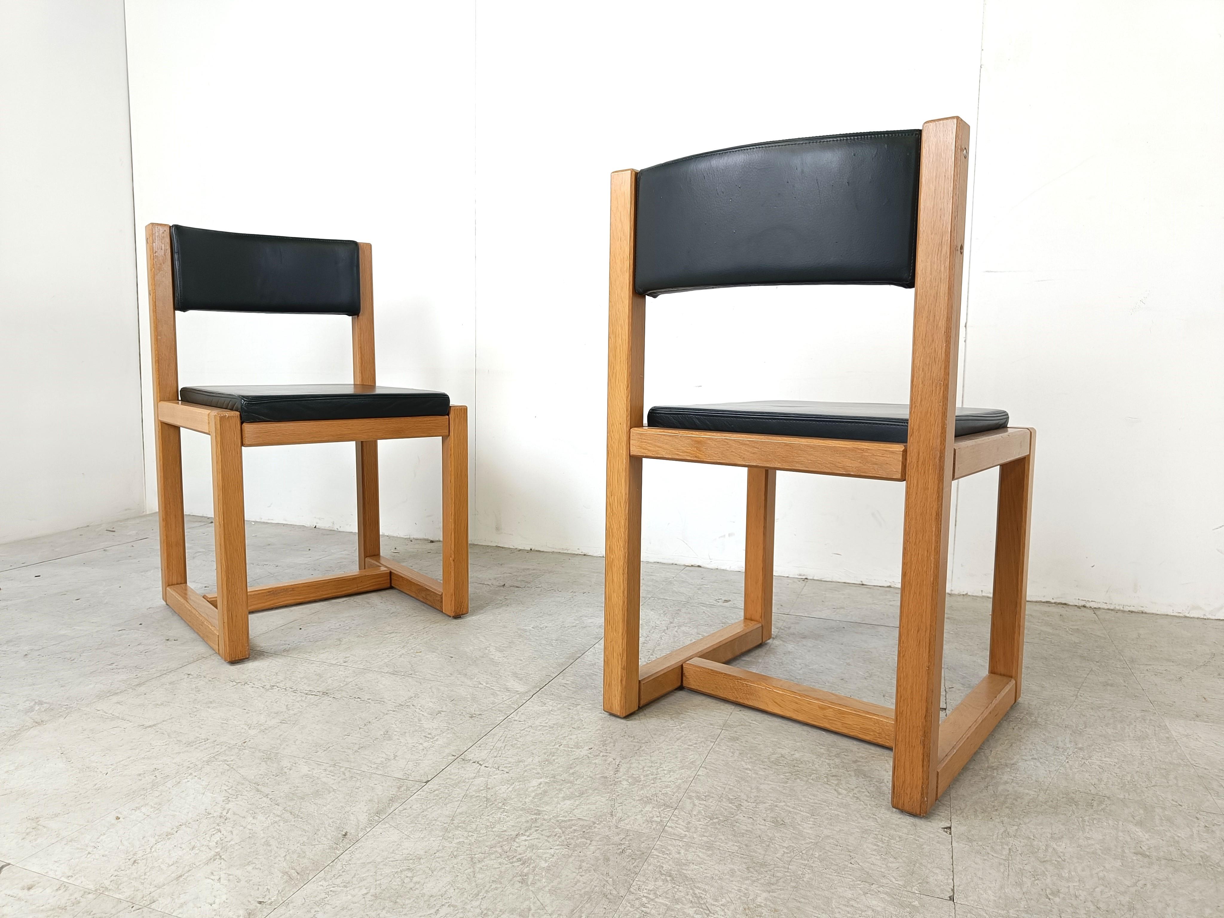 Set of 6 solid oak and leather dining chairs, 1970s For Sale 4