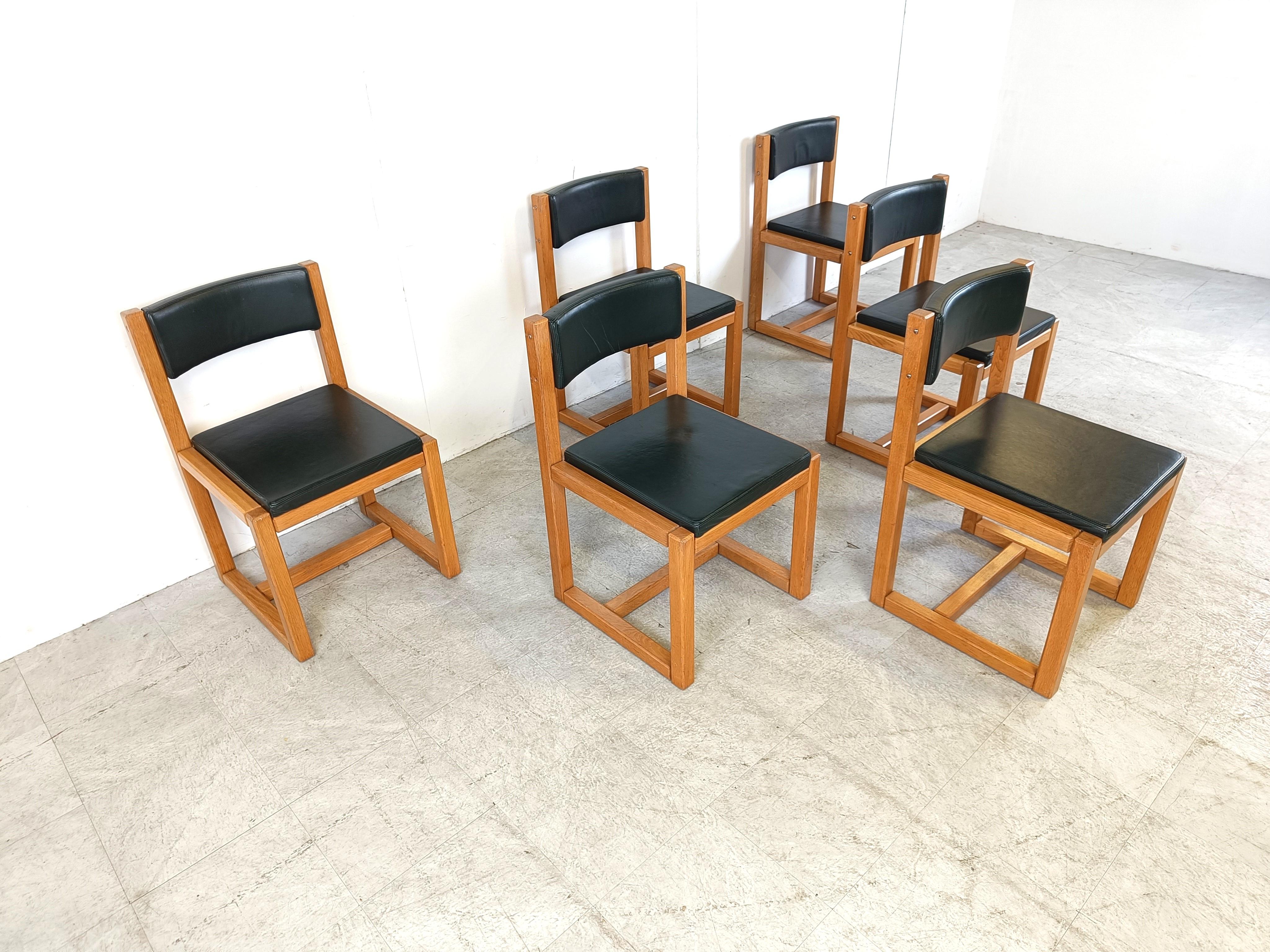 Leather Set of 6 solid oak and leather dining chairs, 1970s For Sale