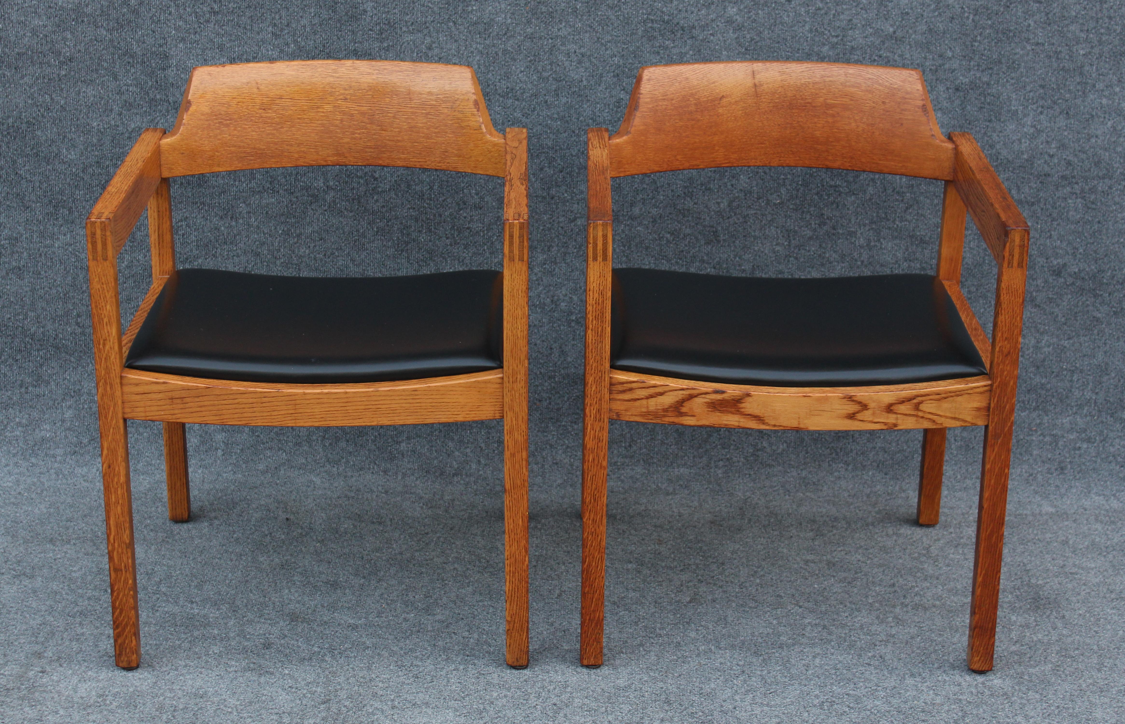 Designed and made in the 1970s by American manufacturer Gunlocke, this rare set of chairs features very high quality construction and materials. Made of solid oak, the wood for these chairs was cut in an unconventional manner. Instead of cutting