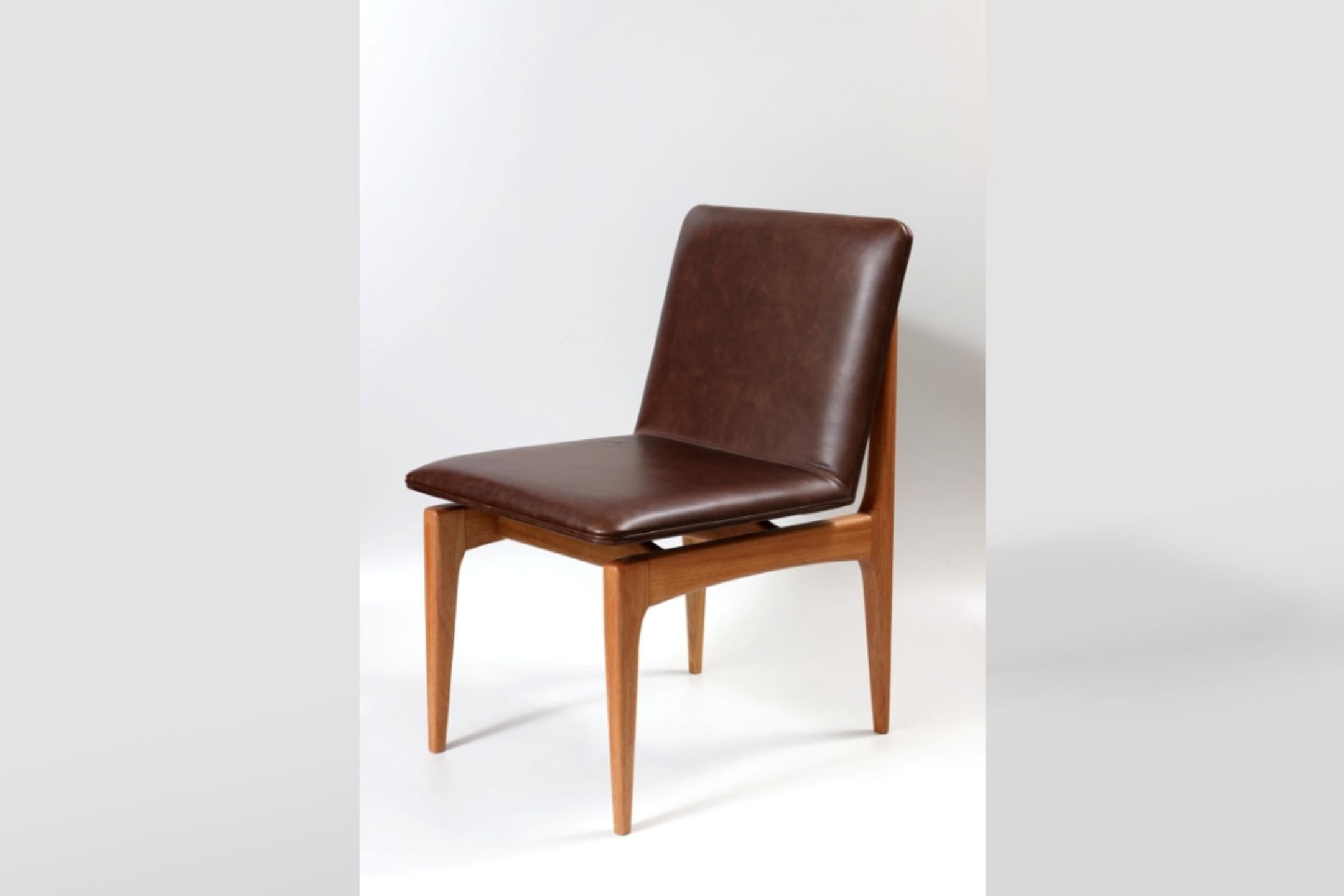 Ensemble de 6 chaises Oscar en bois massif avec tissu en cuir naturel en vente 7