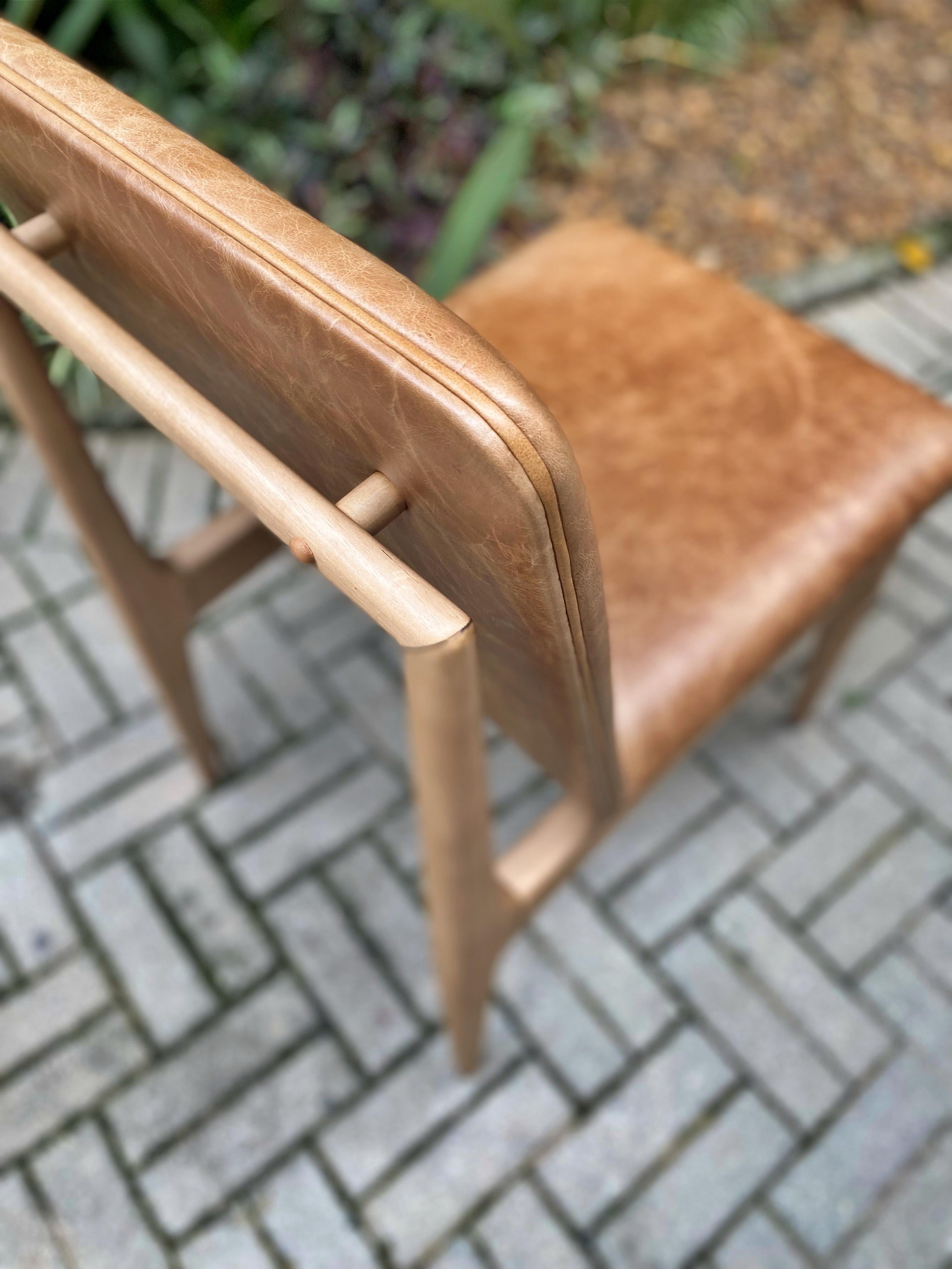 Moderne Ensemble de 6 chaises Oscar en bois massif avec tissu en cuir naturel en vente
