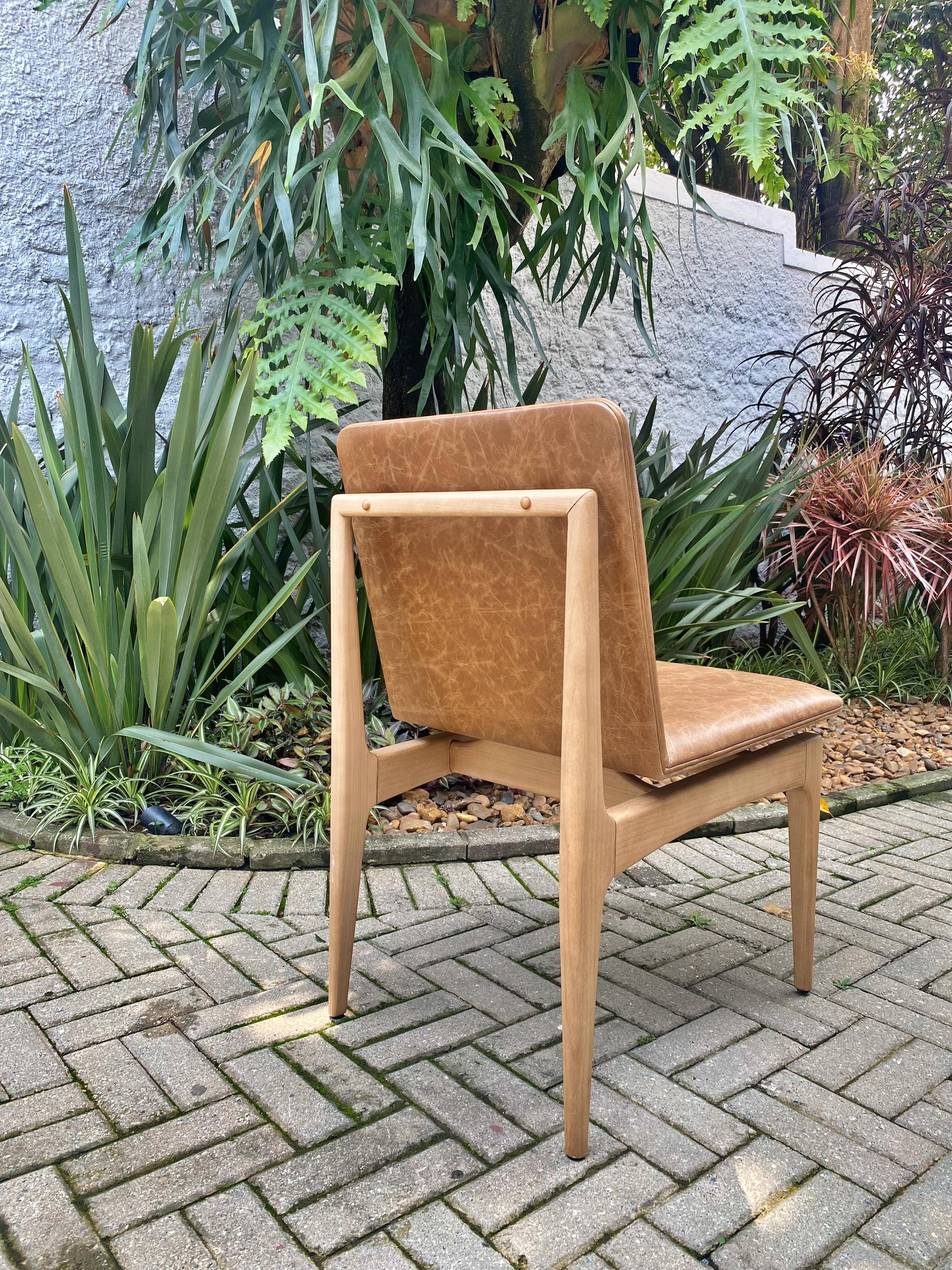 Américain Ensemble de 6 chaises Oscar en bois massif avec tissu en cuir naturel en vente