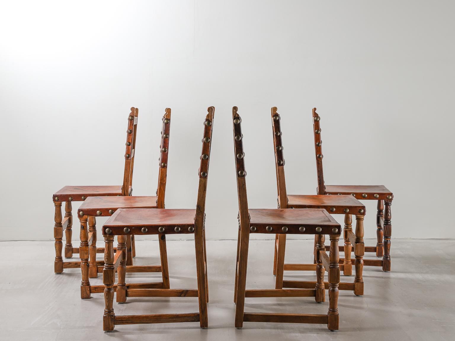 Ensemble de 6 chaises espagnoles des années 1930 en bois et cuir en vente 4