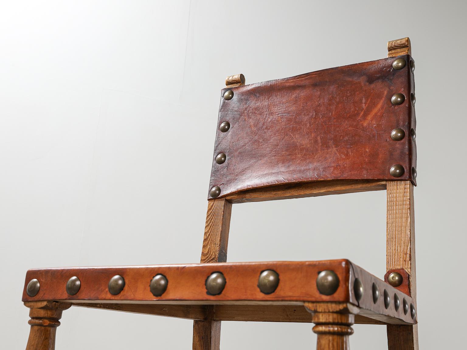 Ensemble de 6 chaises espagnoles des années 1930 en bois et cuir en vente 2