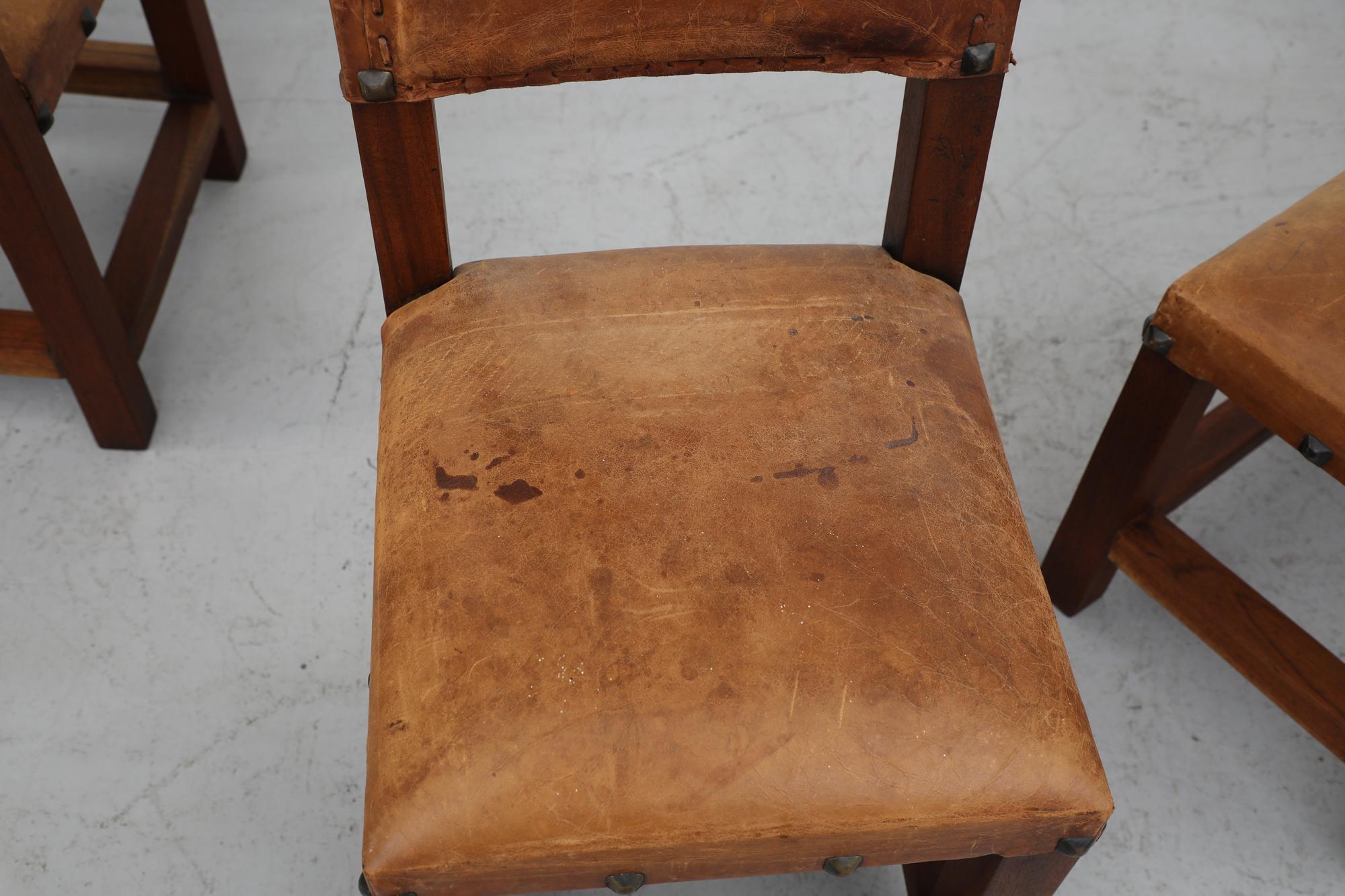 Satz von 6 spanischen brutalistischen Stühlen aus schwerem dunklem Holz, braunem Leder und Eisen (Mitte des 20. Jahrhunderts)