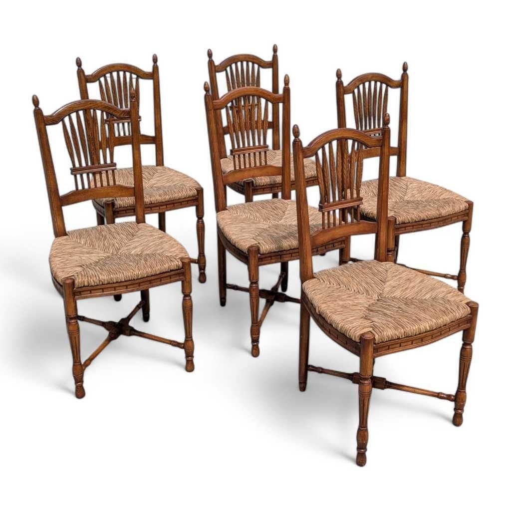 XX secolo Set di 6 sedie da pranzo spagnole, sedute in giunco intrecciato, schienali intagliati in covoni di grano 1950