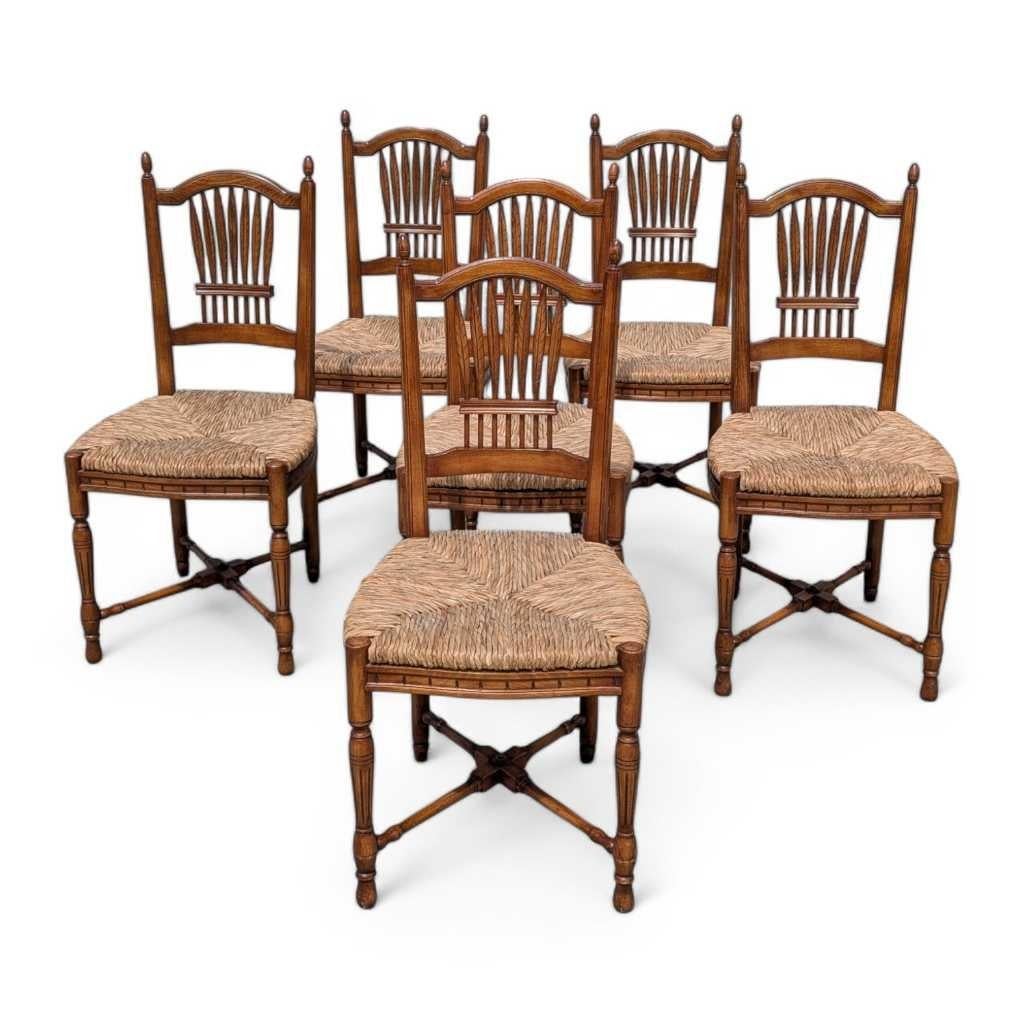Set di 6 sedie da pranzo spagnole, sedute in giunco intrecciato, schienali intagliati in covoni di grano 1950 1