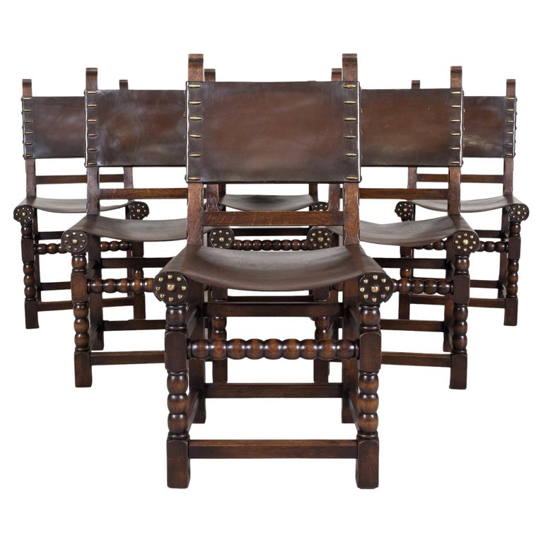Ensemble de 6 chaises d'appoint de style Renaissance espagnole en cuir et  chêne avec garniture à têtes de clous sur 1stDibs