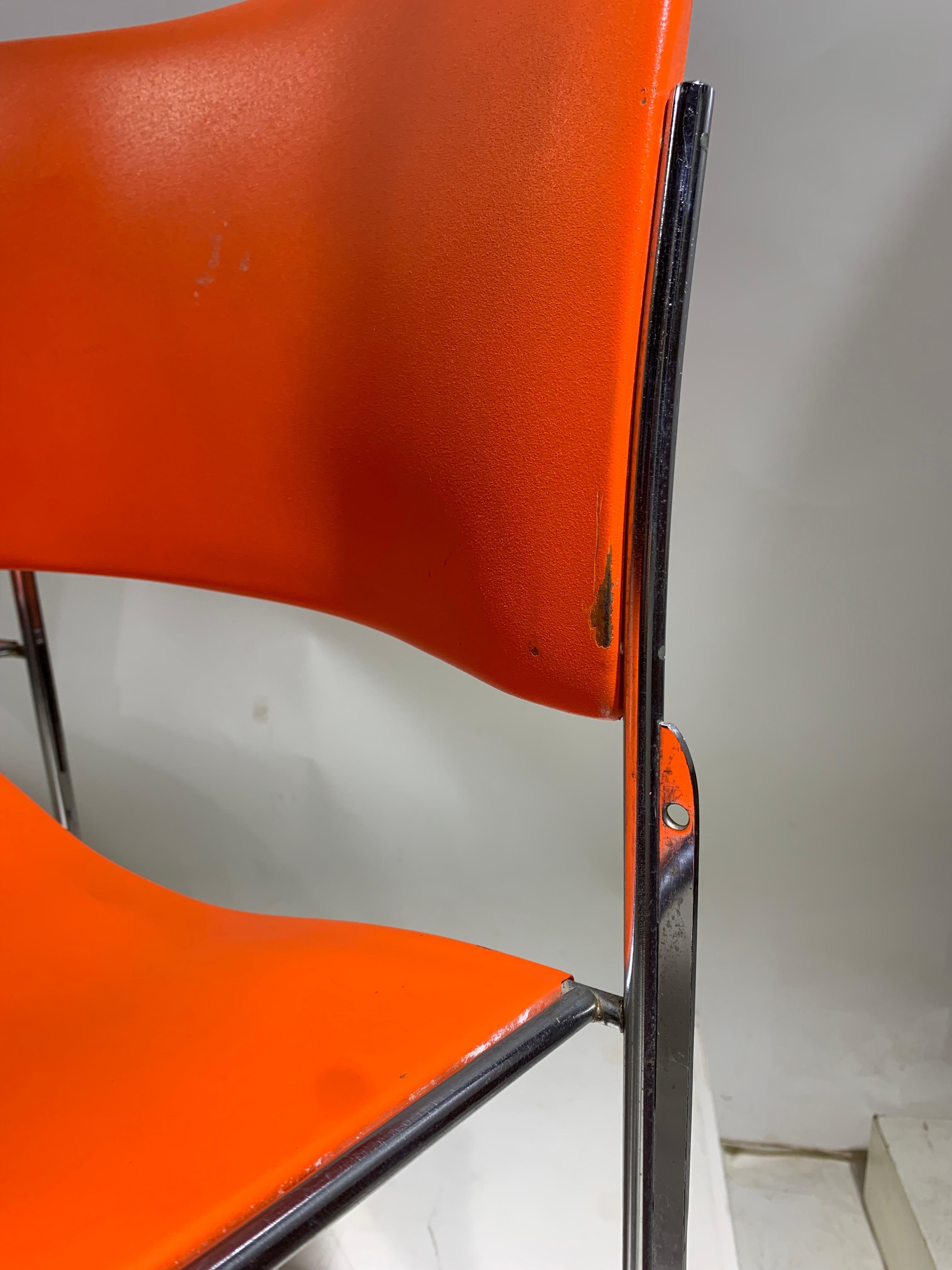 Satz von 6 stapelbaren 40/4 Stühlen in Rot/Orange von David Rowland - GF Business (Stahl) im Angebot