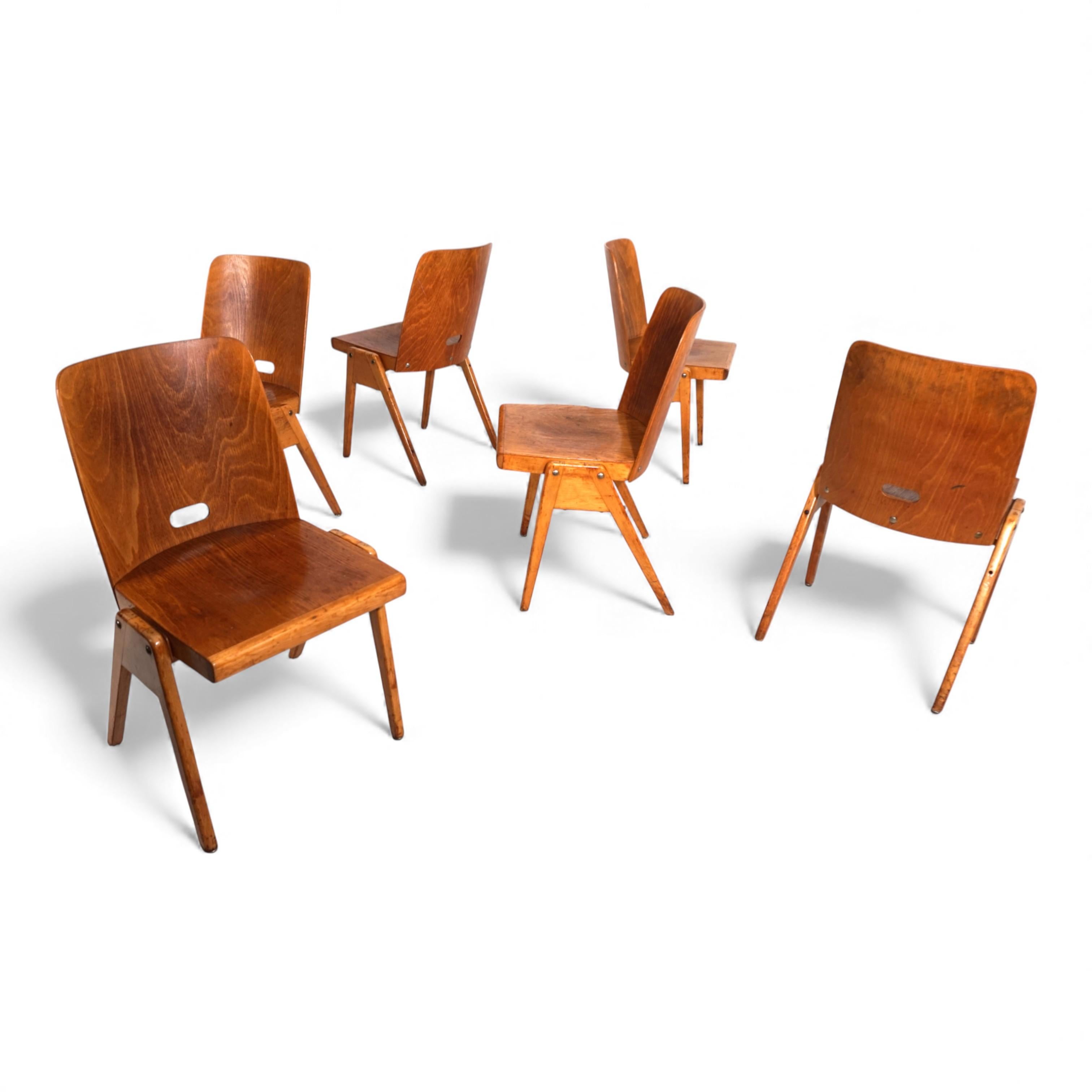 Ensemble de 6 chaises de salle à manger empilables dans le style Bauhaus, 1960 en vente 6