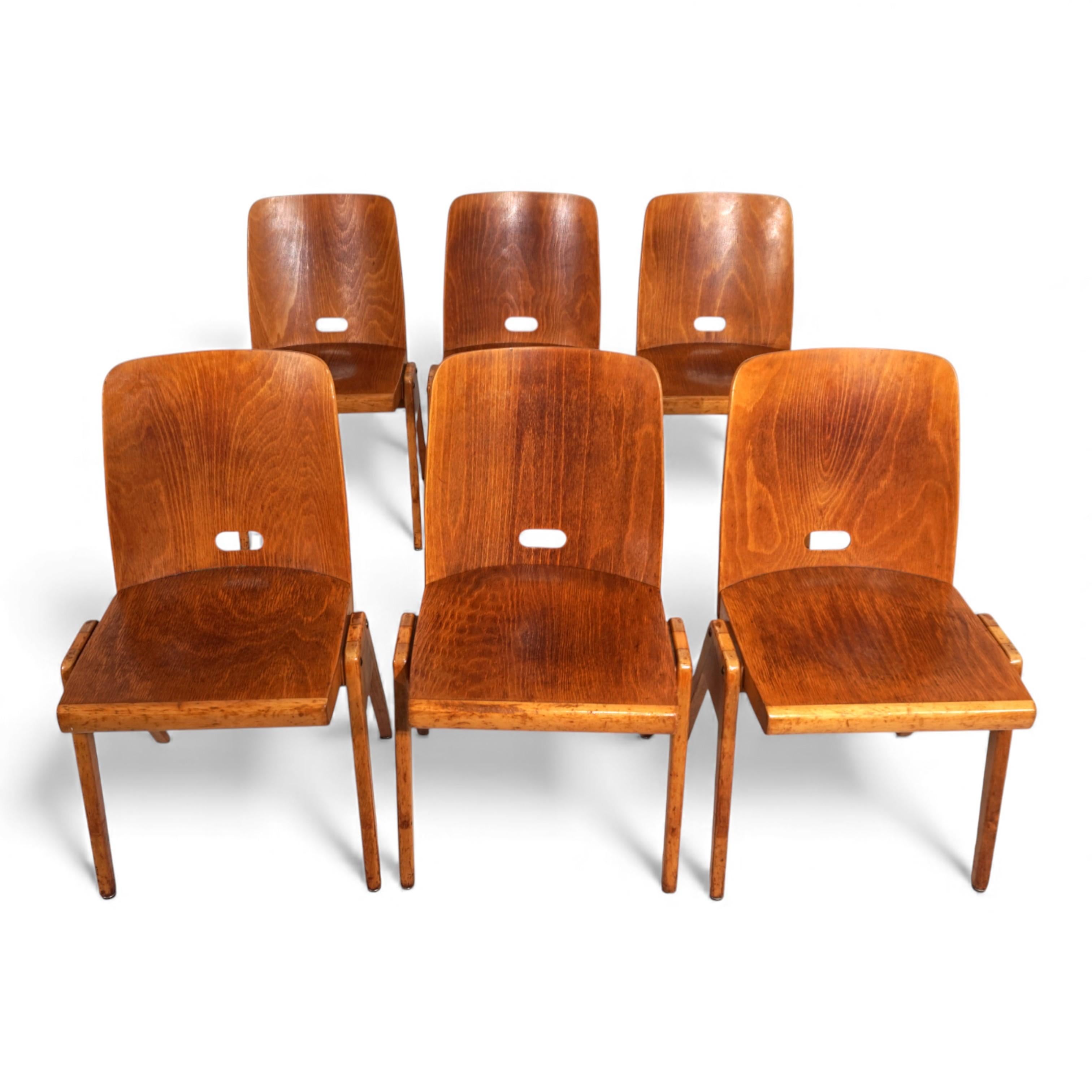 Allemand Ensemble de 6 chaises de salle à manger empilables dans le style Bauhaus, 1960 en vente