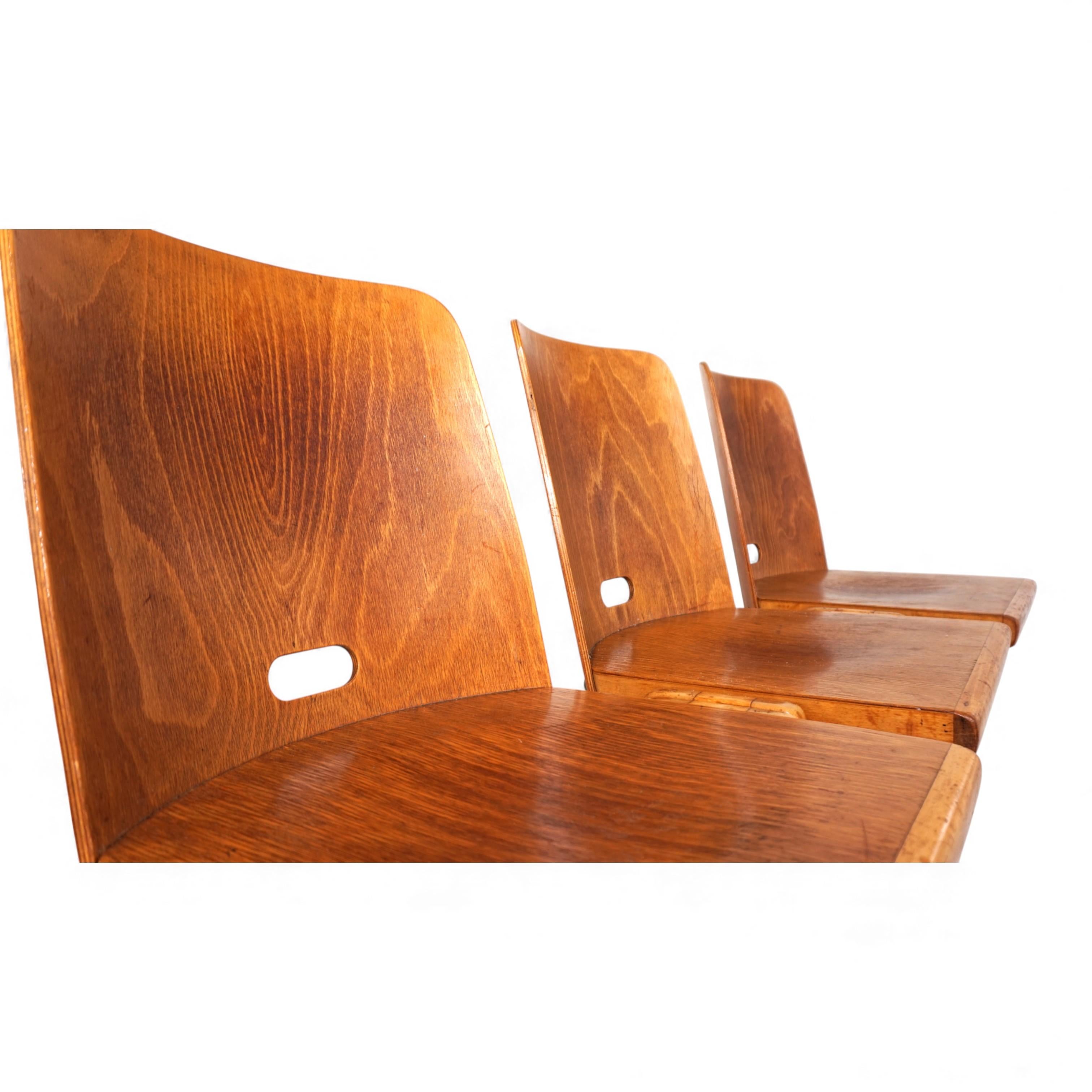 Ensemble de 6 chaises de salle à manger empilables dans le style Bauhaus, 1960 en vente 1