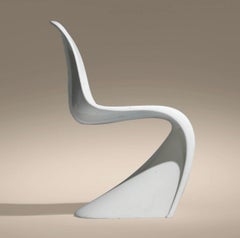 Set of 6 stackable Panton chairs in white lacquered molded ABS