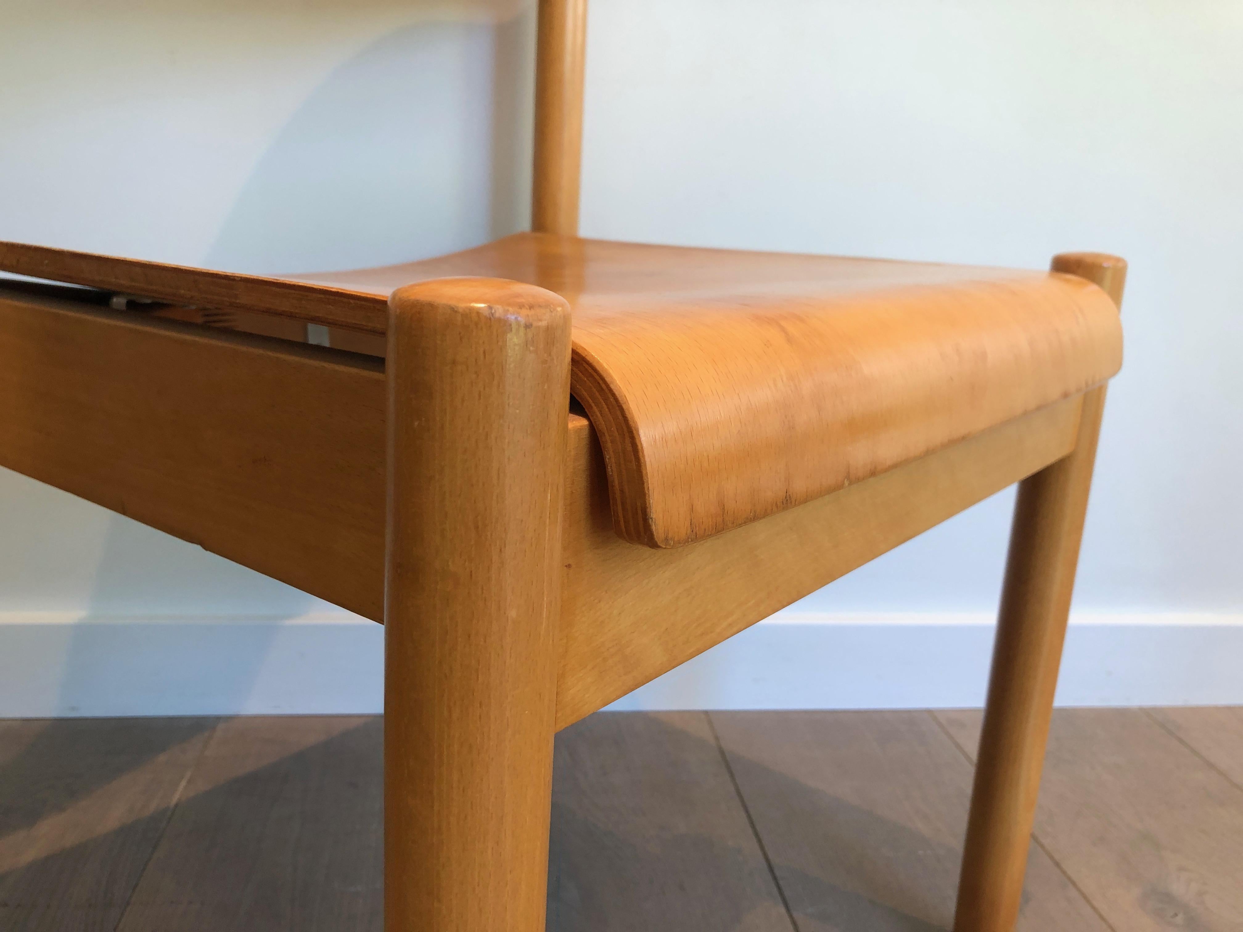Ensemble de 6 chaises empilables en pin, œuvre allemande de Karl Klipper, datant d'environ 1970 en vente 12