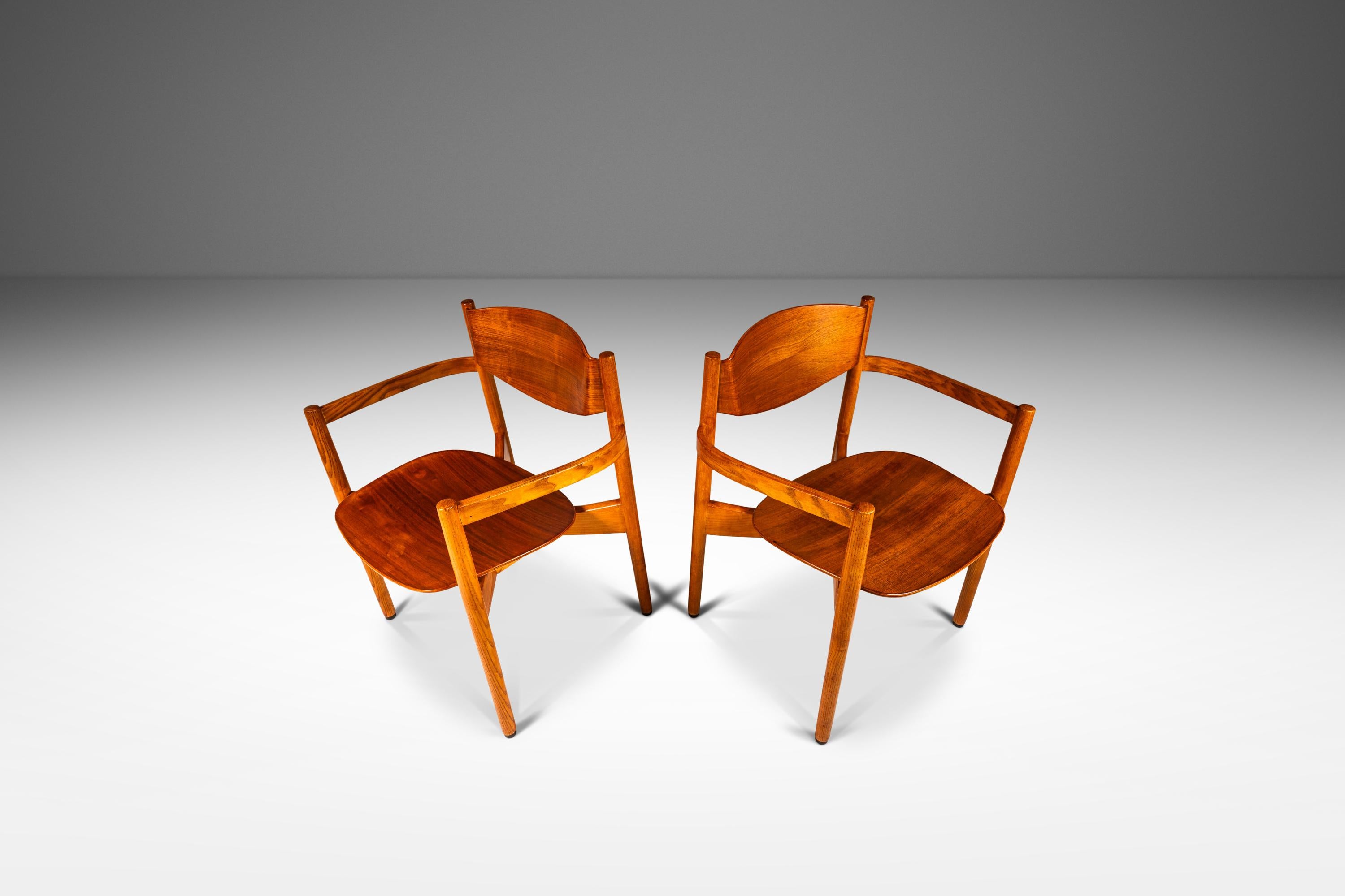 Chêne Ensemble de 6 chaises empilables en Oak Oak & Walnut par Jens Risom, USA, c. 1960s en vente