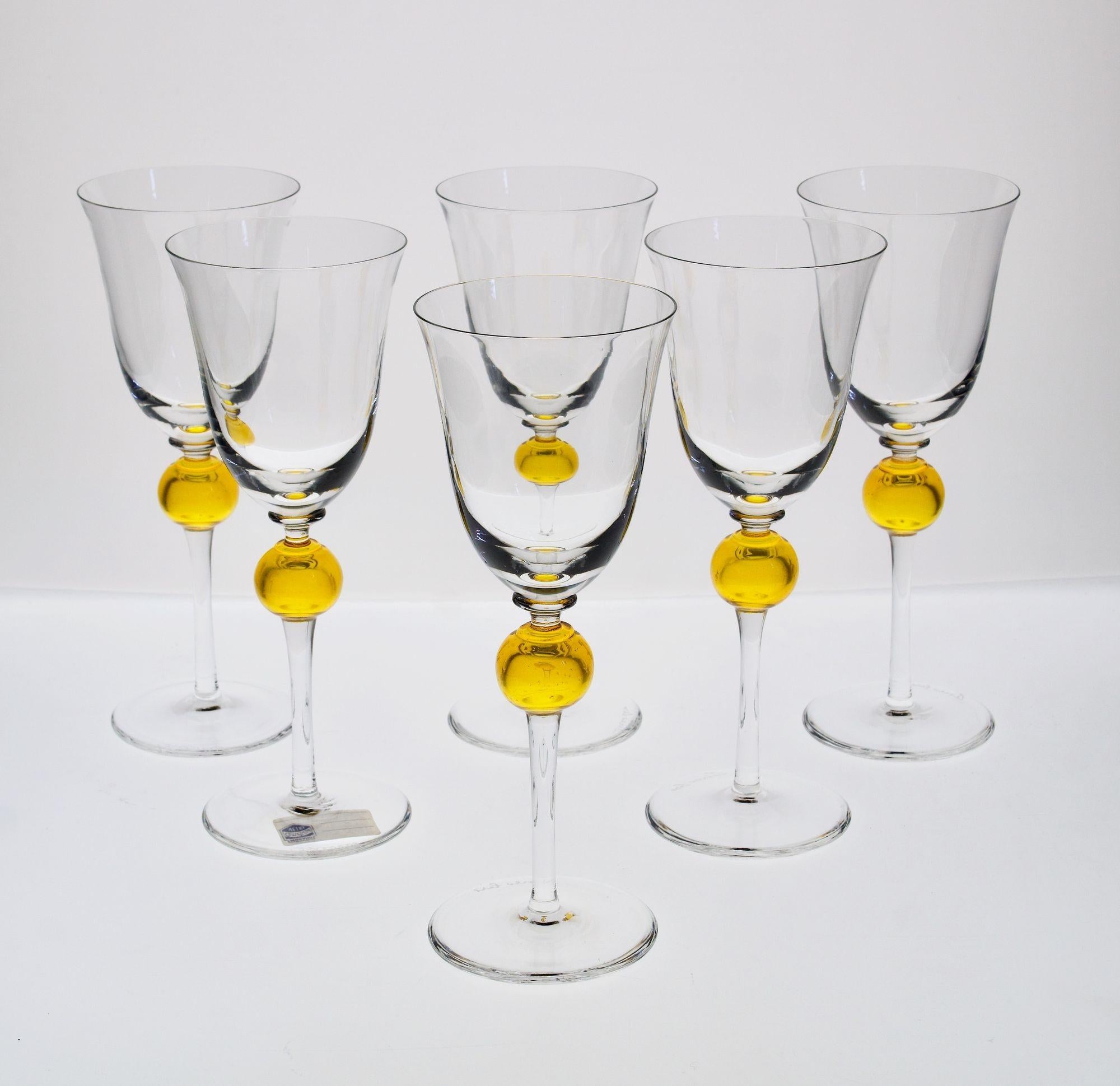 Ensemble de 6 verres à pied en verre transparent avec sphère jaune uranium, Cenedese 1950. en vente 3