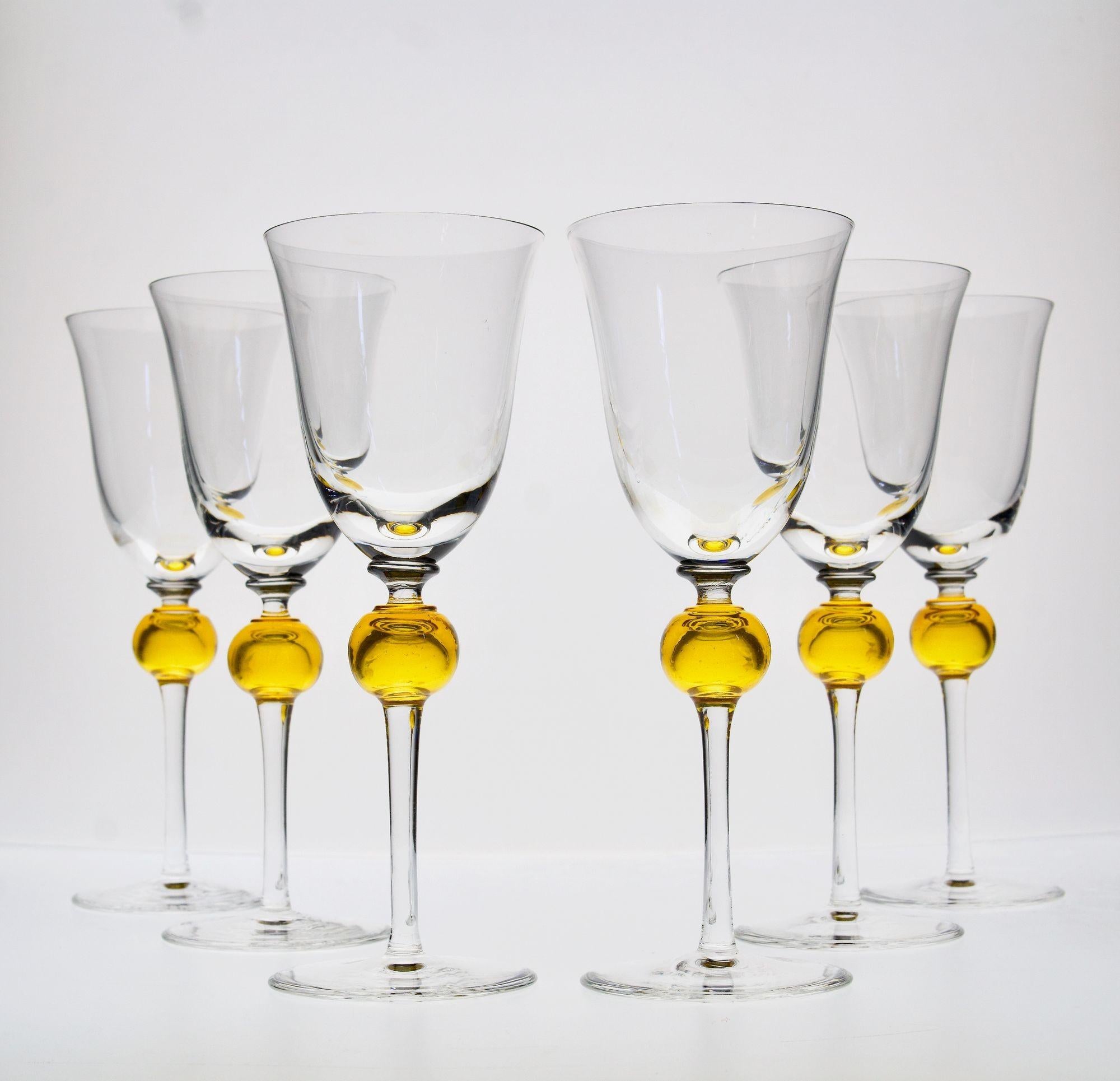 Ensemble de 6 verres à pied en verre transparent avec sphère jaune uranium, Cenedese 1950. en vente 5