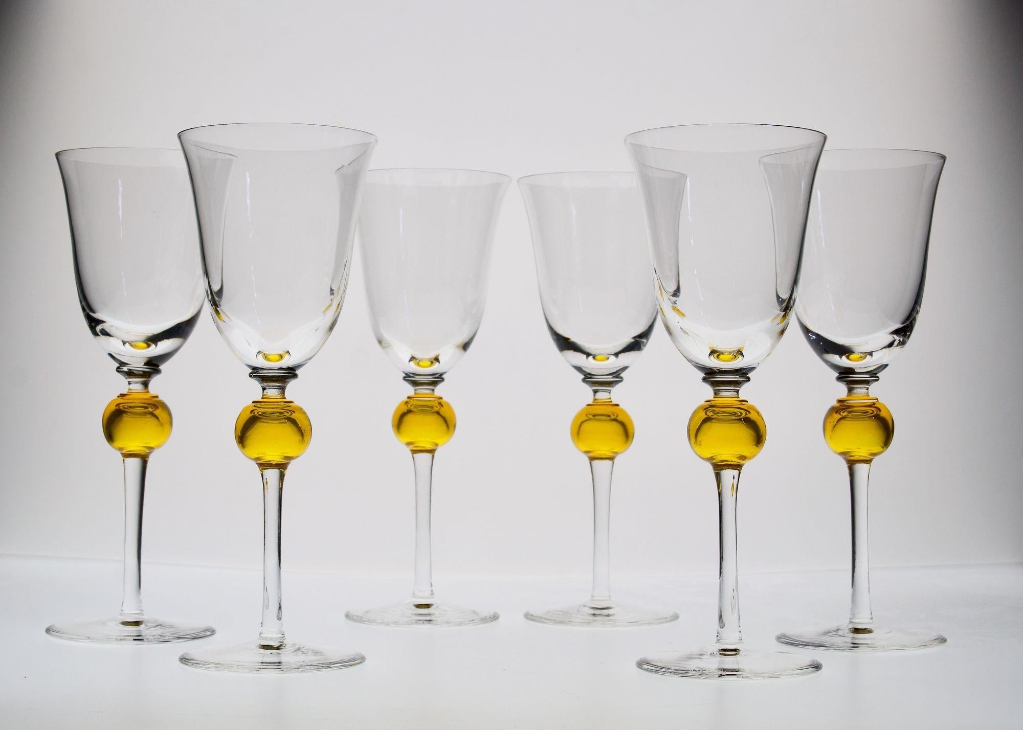 Ensemble de 6 verres à pied en verre transparent avec sphère jaune uranium, Cenedese 1950. en vente 8