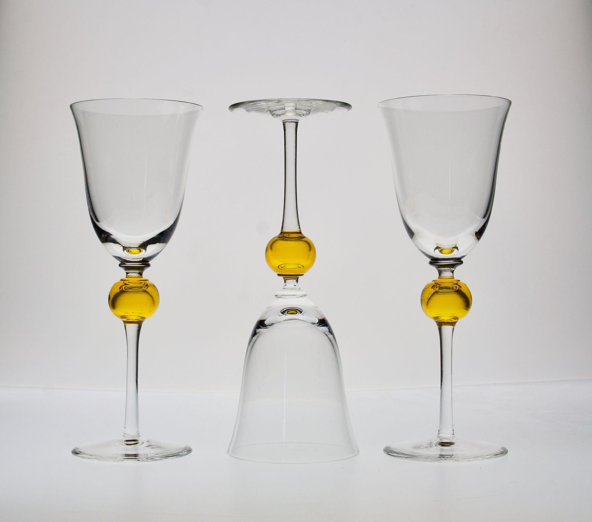 Ensemble de 6 verres à pied en verre transparent avec sphère jaune uranium, Cenedese 1950. en vente 2