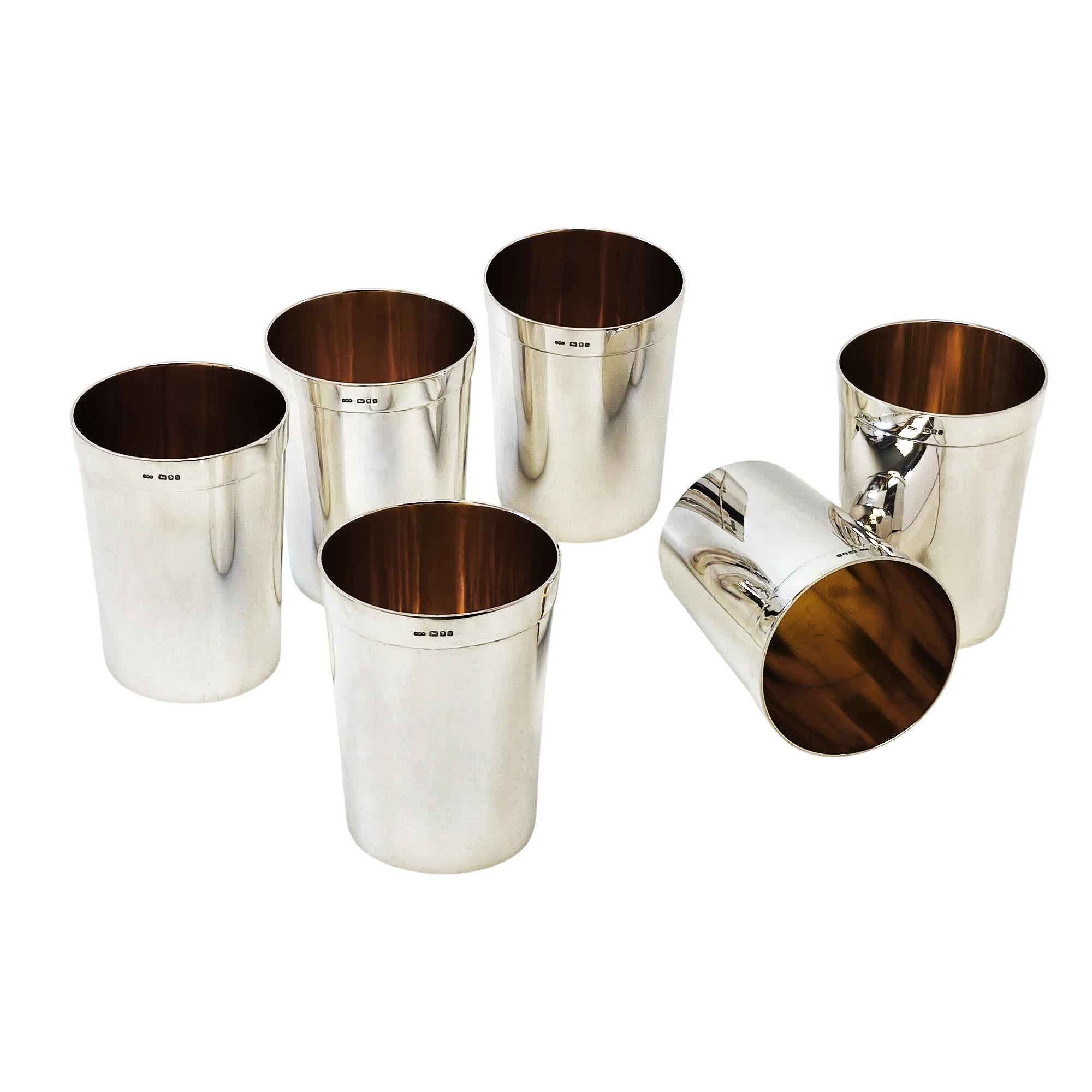 Inglese Set di 6 bicchieri / tazze in argento Sterling Londra, Inghilterra 1987 in vendita