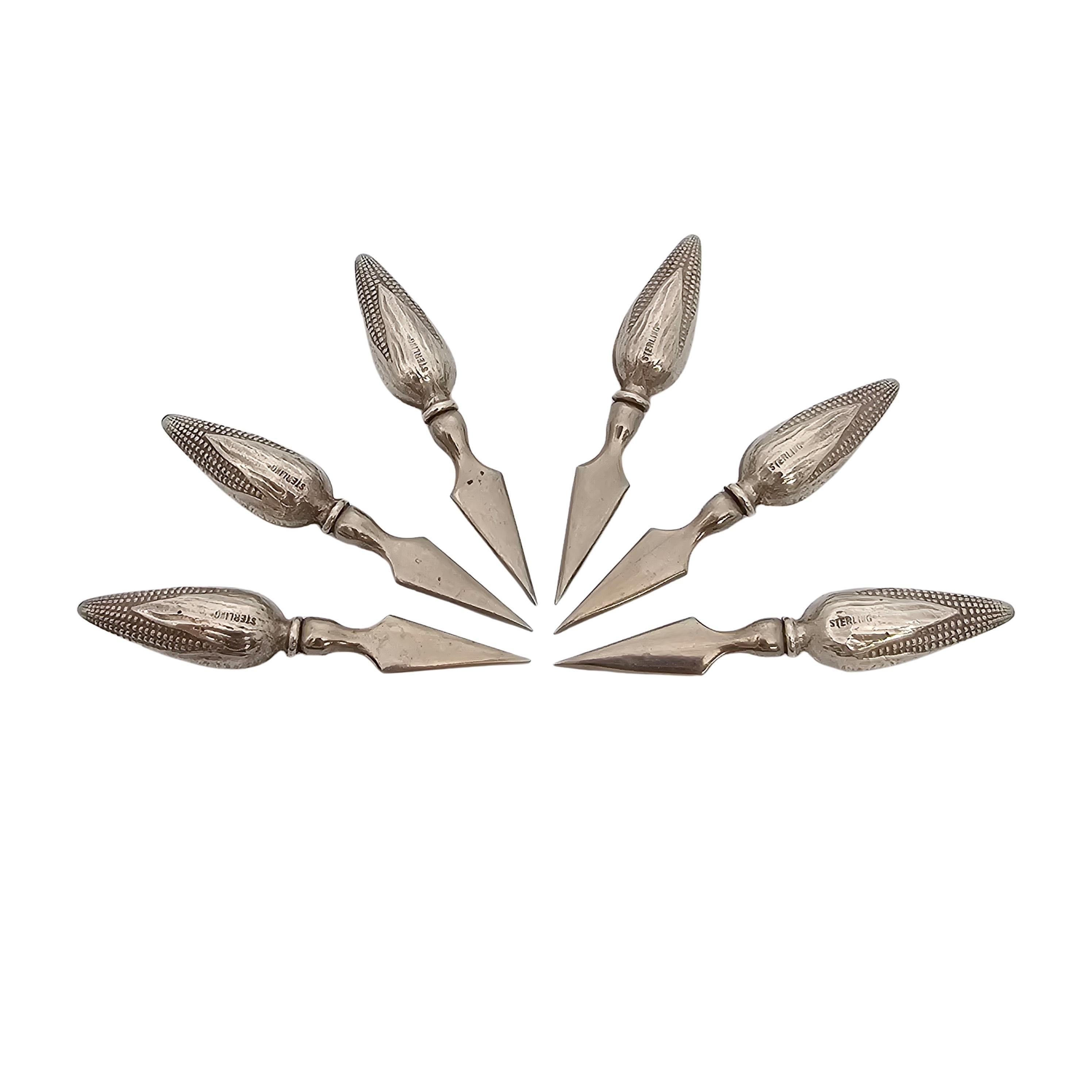 Set of 6 vintage sterling silver corn cob holders.

6 highly detailed corn cobs atop a spoke to hold corn on the cob.

Measures approx 2 7/8