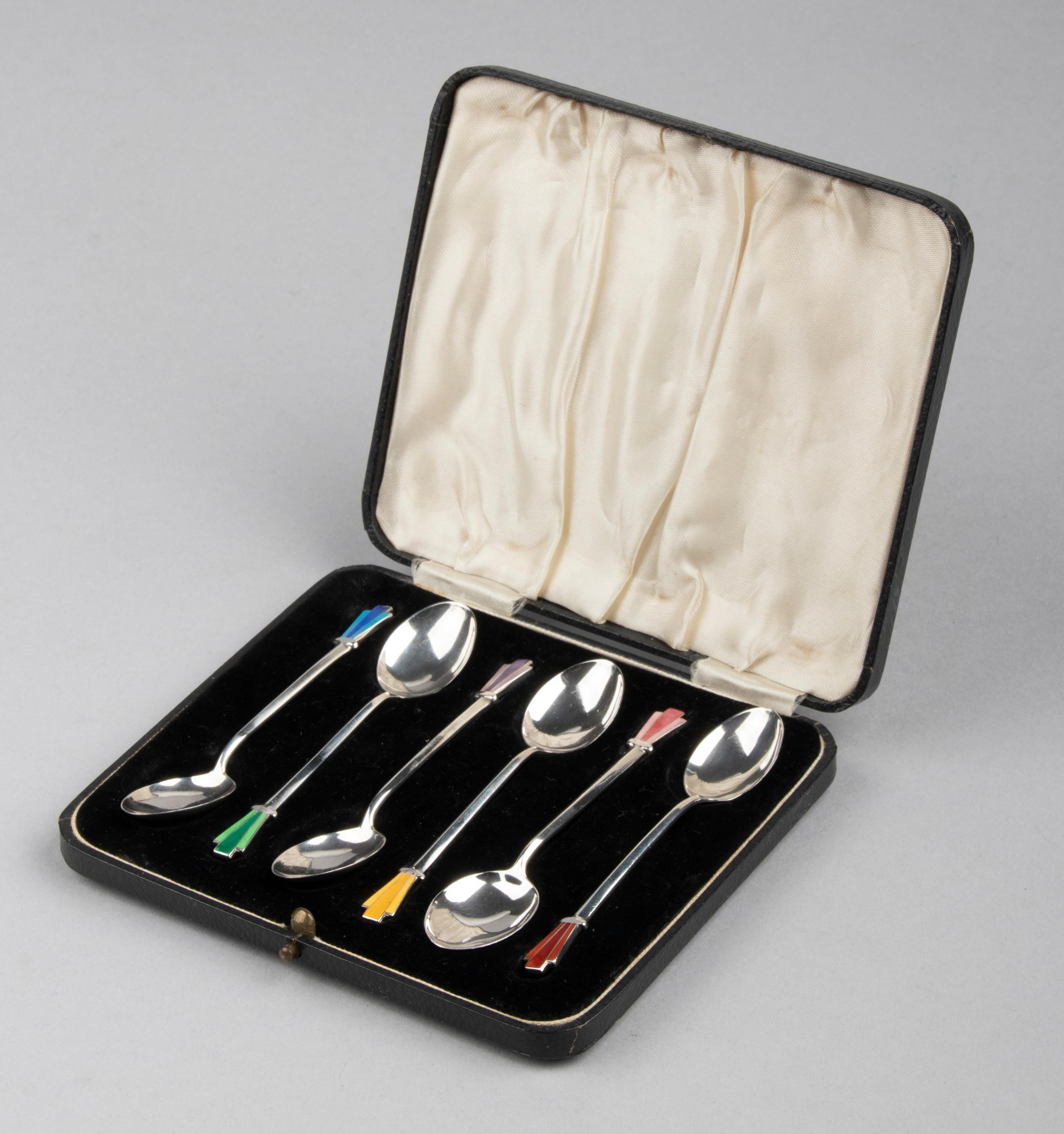 Beautiful set of 6 sterling silver teaspoons, decorated with enameled parts in different colors. Style pure Art Deco design. The spoons have hallmarks indicating Birmingham 1936. There is also a makers mark on them. The spoons are in very nice