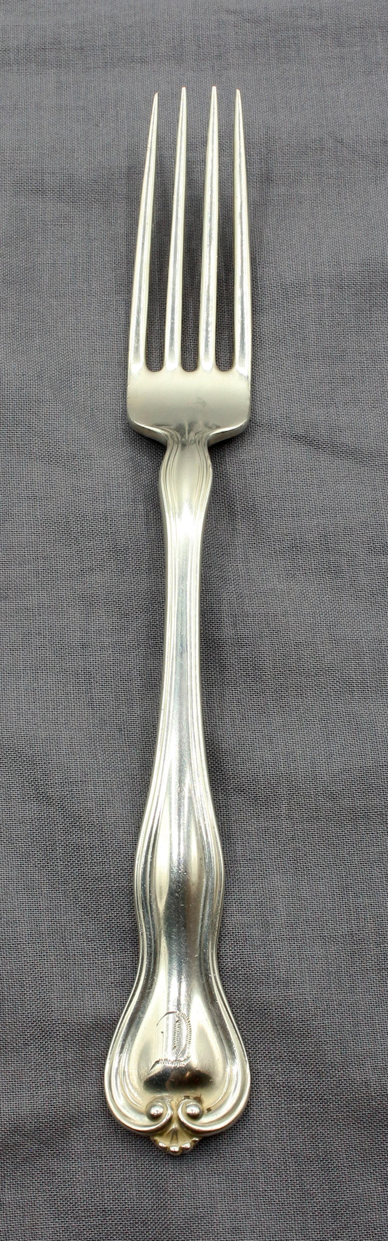 Set of 6 sterling silver luncheon or place forks, Mount Vernon pattern of 1907 by Watson. With the hallmark used form 1879-1907. Monogram D? 9.05 troy oz.
7