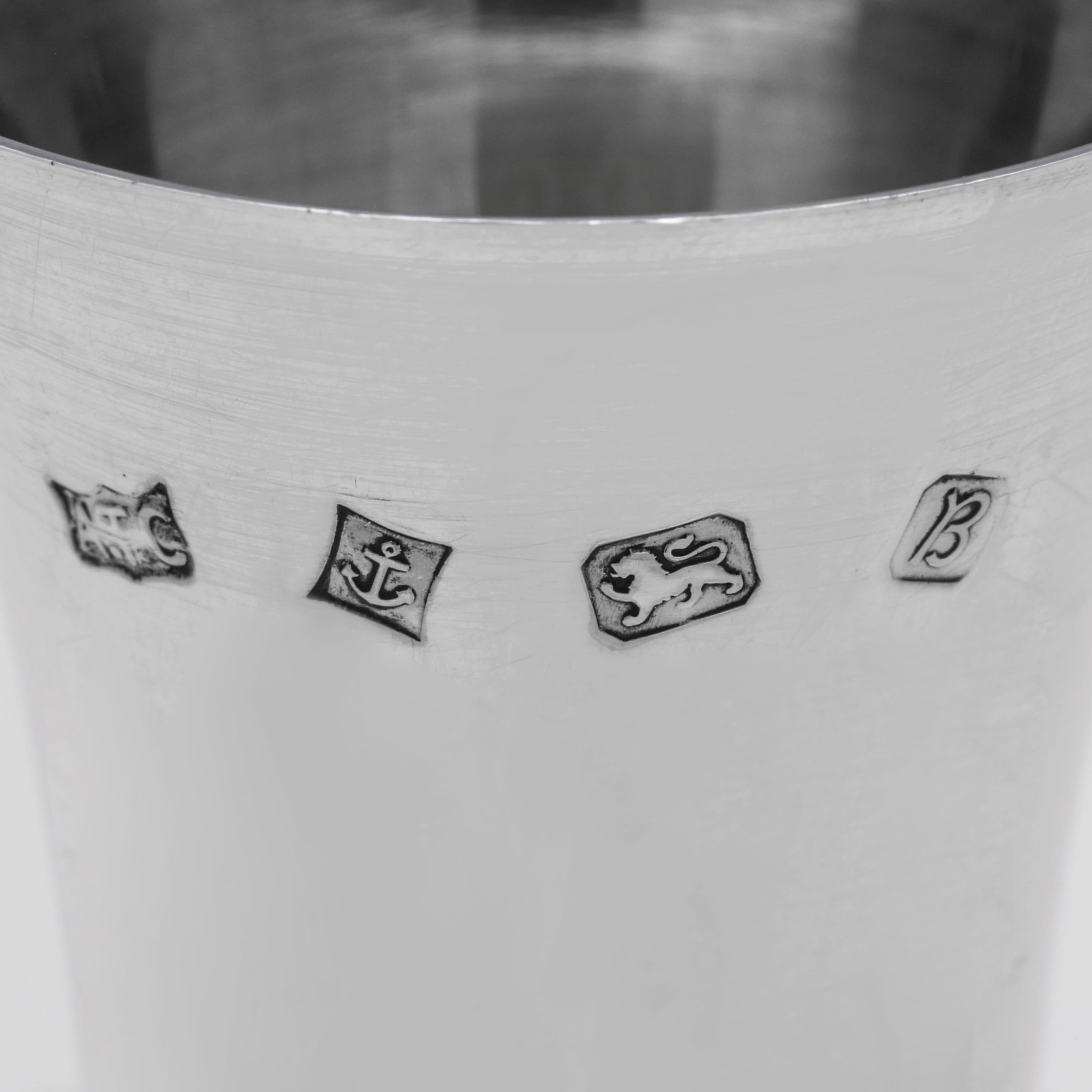 Set di 6 tazze kiddush in argento sterling su vassoio - Birmingham 1976 e 1986 In condizioni buone in vendita a London, London