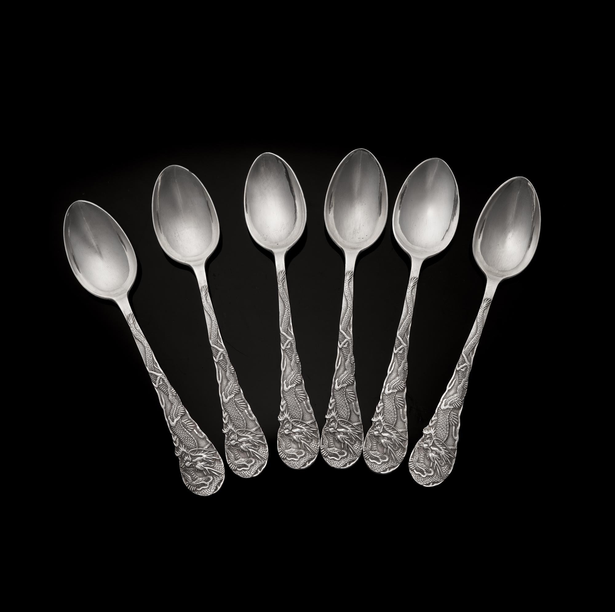 Asiatico Set di 6 cucchiaini in argento sterling con motivo a drago in vendita