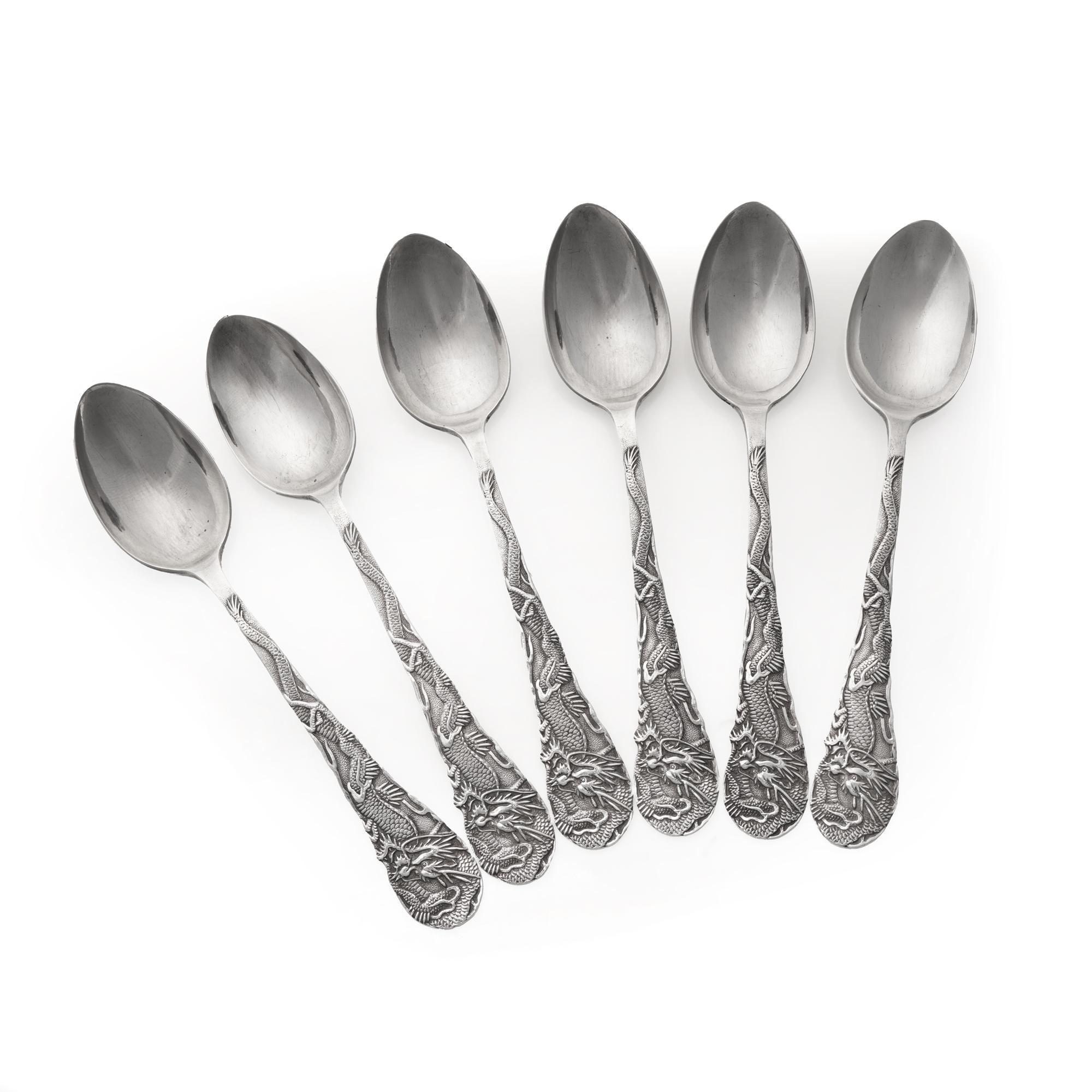 Set di 6 cucchiaini in argento sterling con motivo a drago in vendita 1