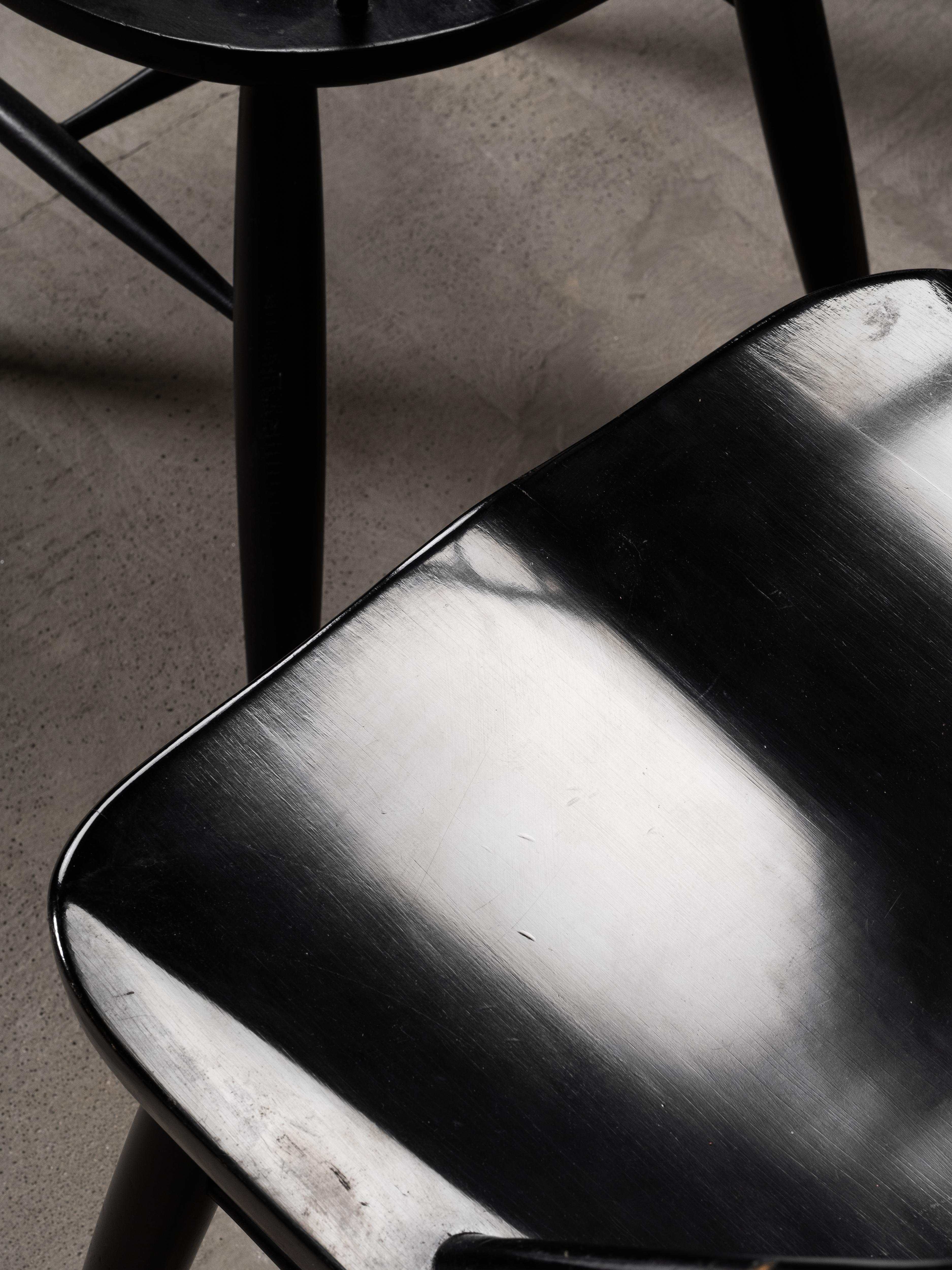Ensemble de 6 chaises de salle à manger à dossier en forme de bâton par Carl-Gustaf Hiort af Ornäs, Finlande, années 1950 en vente 6