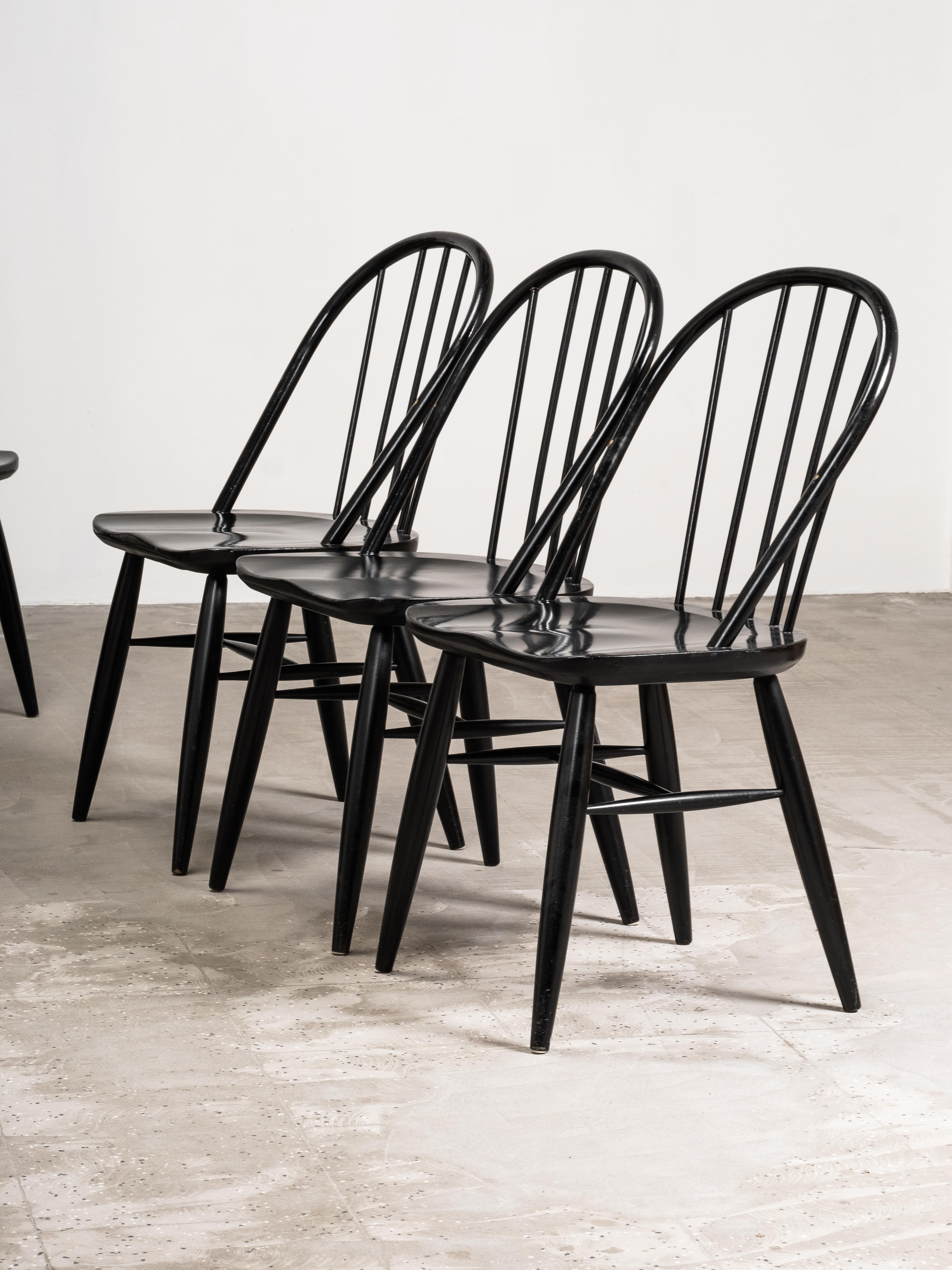 Scandinave moderne Ensemble de 6 chaises de salle à manger à dossier en forme de bâton par Carl-Gustaf Hiort af Ornäs, Finlande, années 1950 en vente