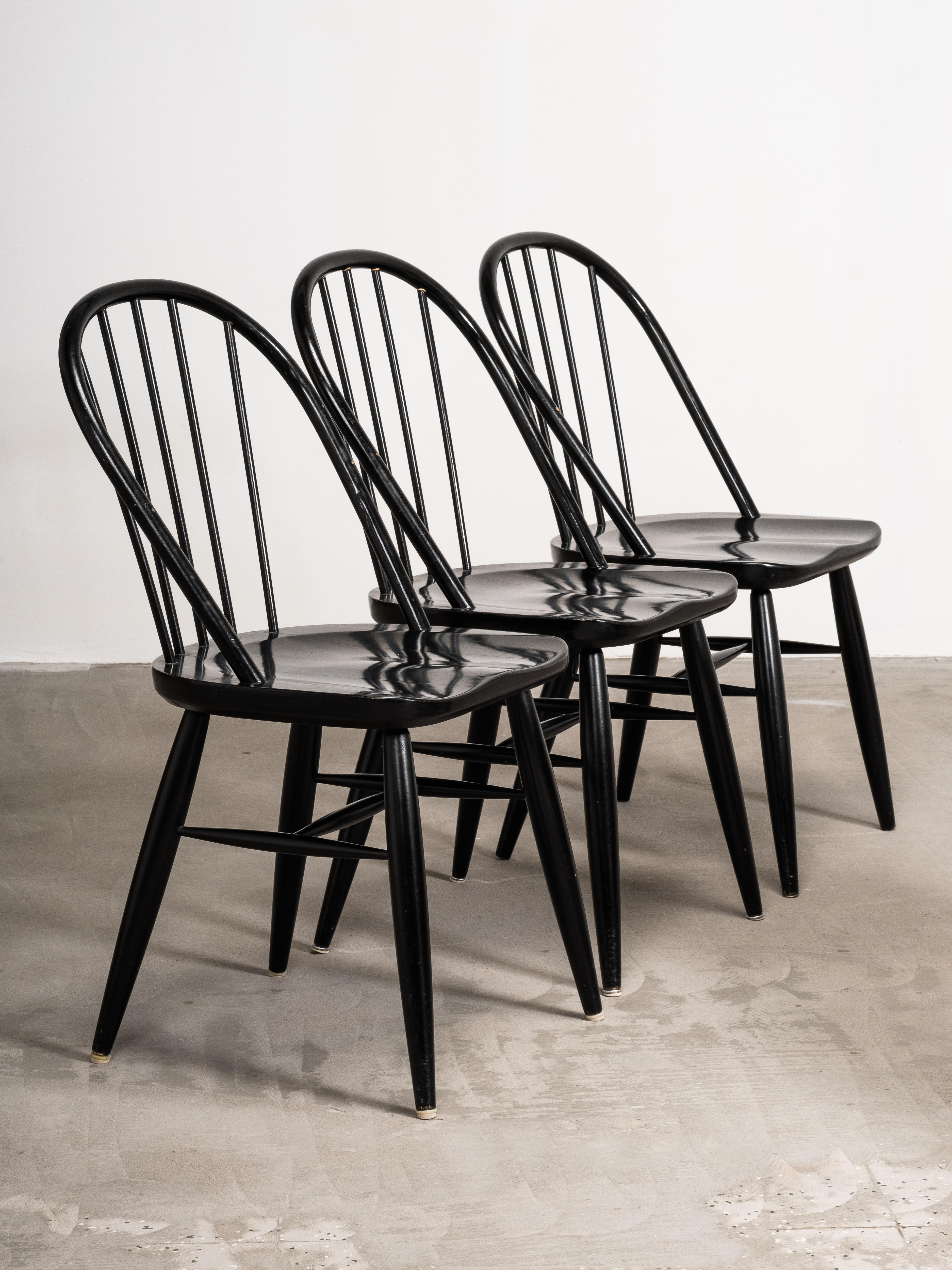 Finlandais Ensemble de 6 chaises de salle à manger à dossier en forme de bâton par Carl-Gustaf Hiort af Ornäs, Finlande, années 1950 en vente