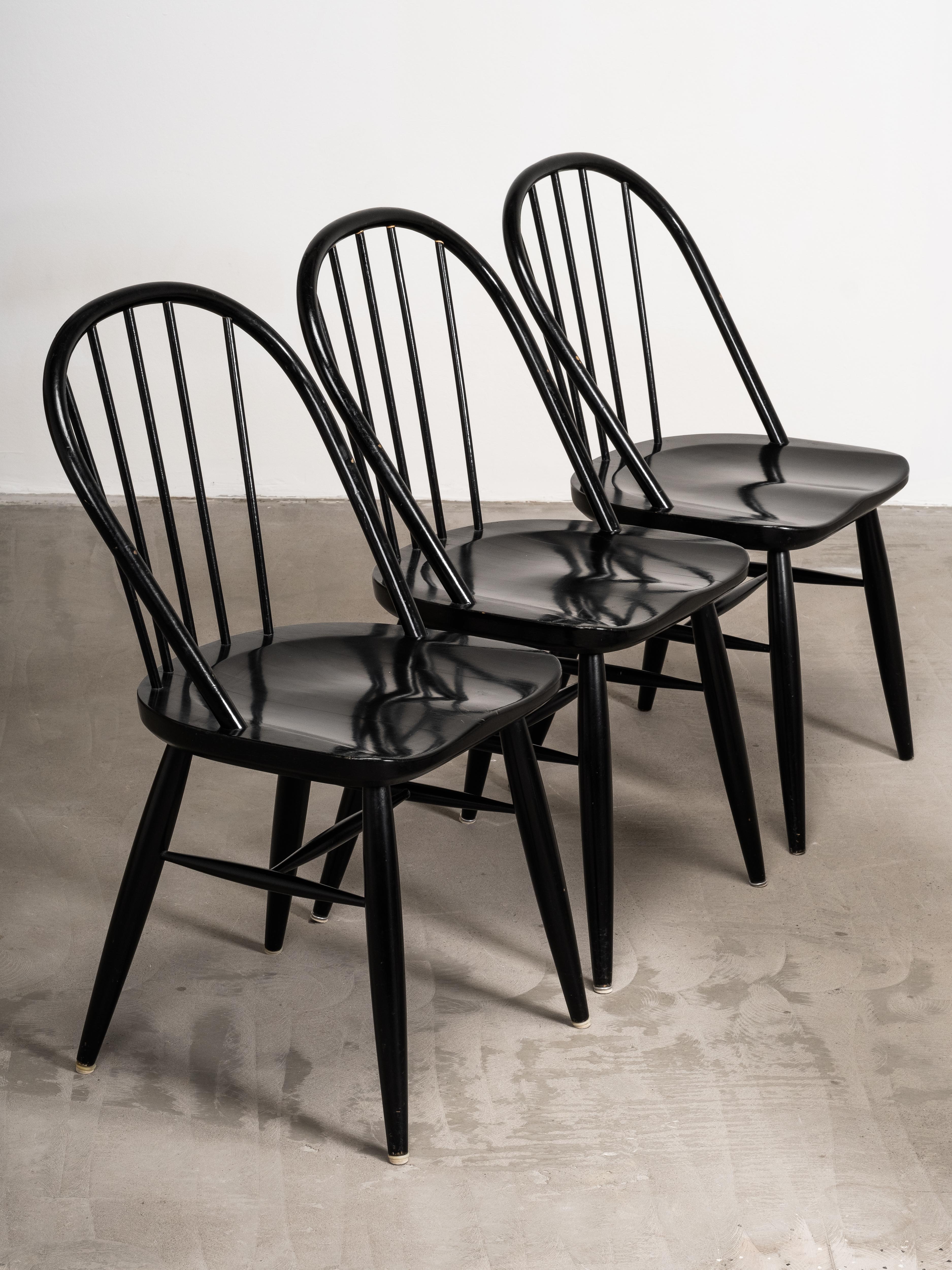 Milieu du XXe siècle Ensemble de 6 chaises de salle à manger à dossier en forme de bâton par Carl-Gustaf Hiort af Ornäs, Finlande, années 1950 en vente