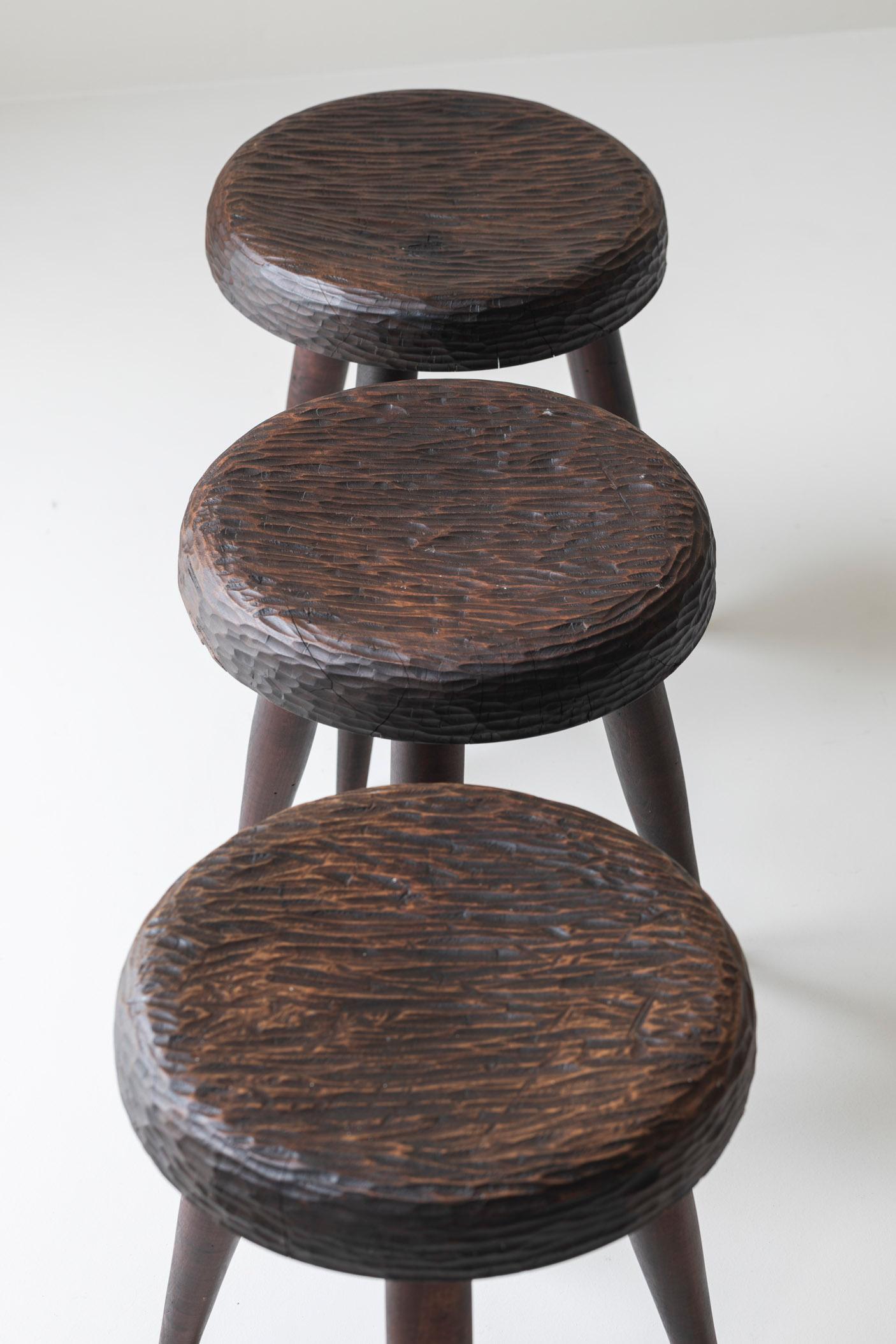 Conjunto de 6 taburetes a la manera de Charlotte Perriand, Francia años 60. Madera en venta