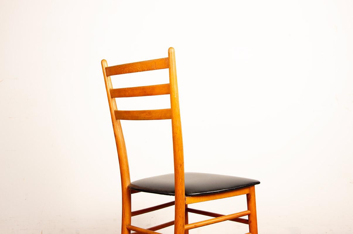 Set of 6 Swedish chairs in curved solid elm and black skai by Yngve Ekstrom 1960 For Sale 6