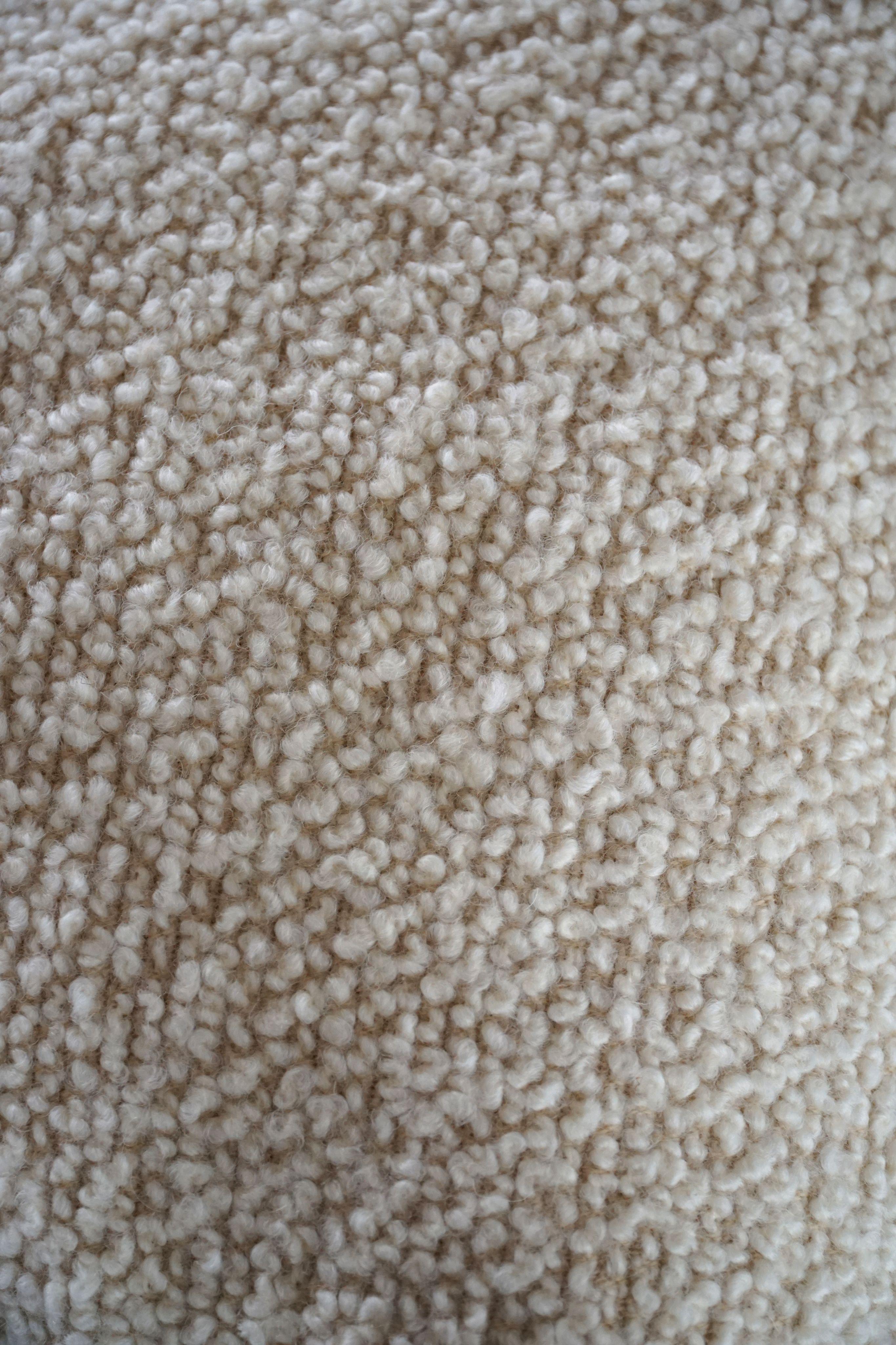 Satz von 6 schwedischen Mönchsstühlen mit Bouclé-Sitzen, Wabi Sabi, frühes 20. im Angebot 14