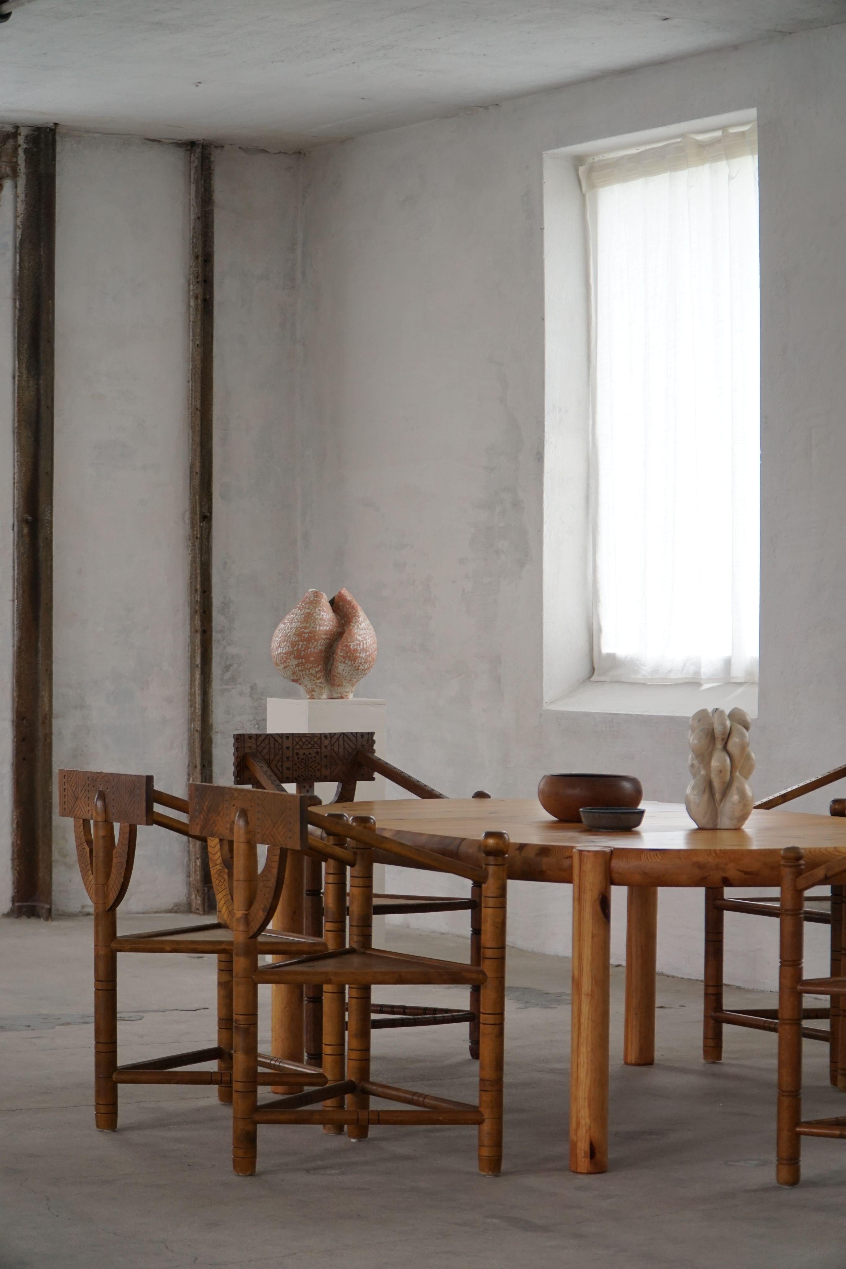 Satz von 6 schwedischen Mönchsstühlen mit Bouclé-Sitzen, Wabi Sabi, frühes 20. im Angebot 1